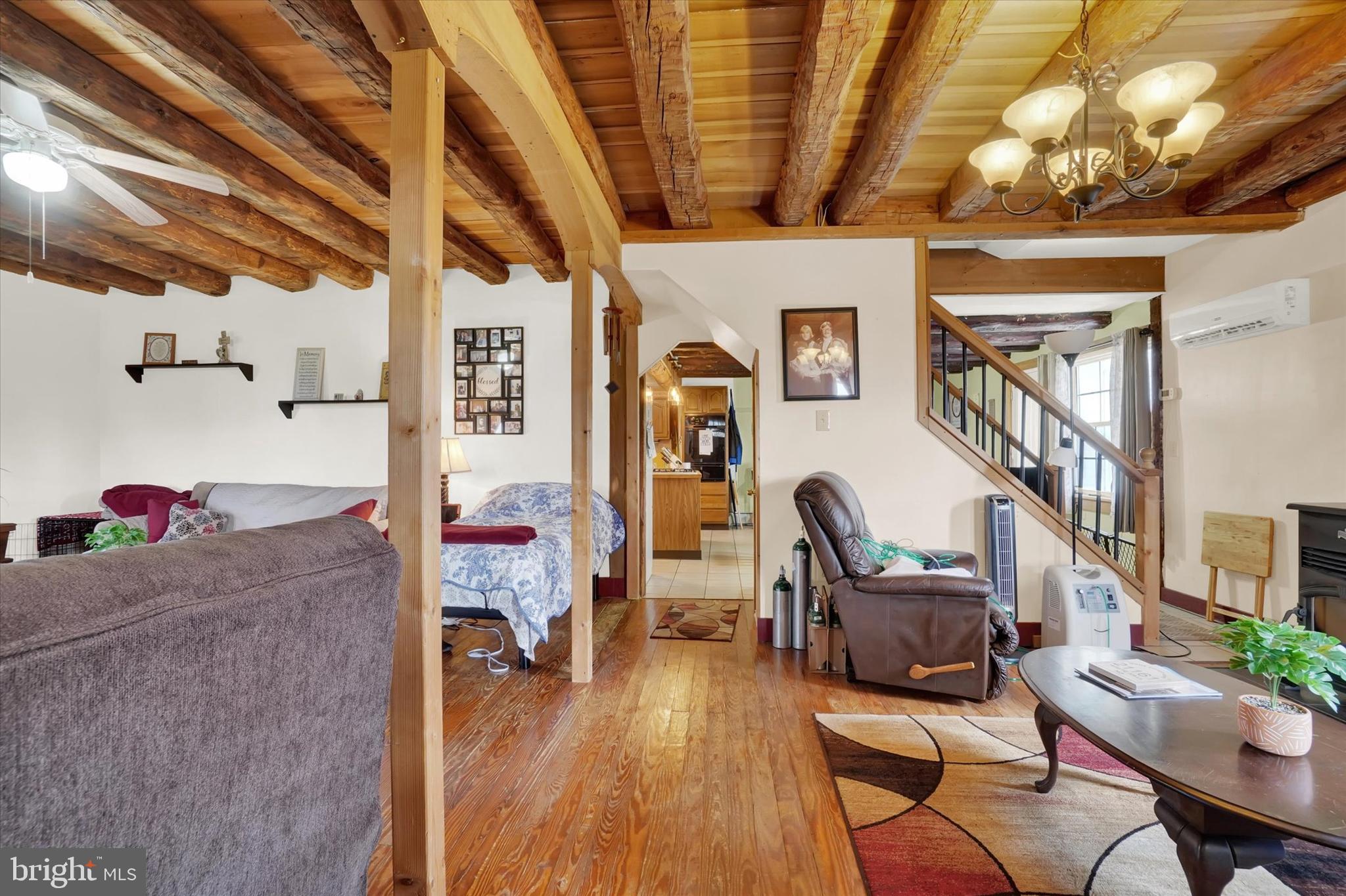 WHITE HALL - Residential