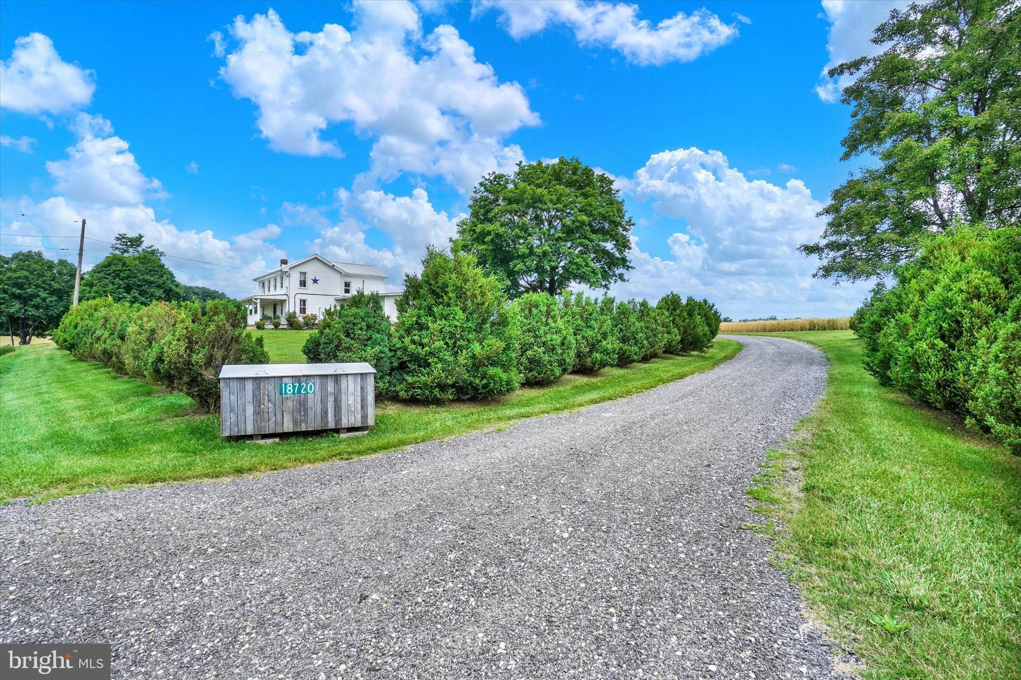 WHITE HALL - Residential