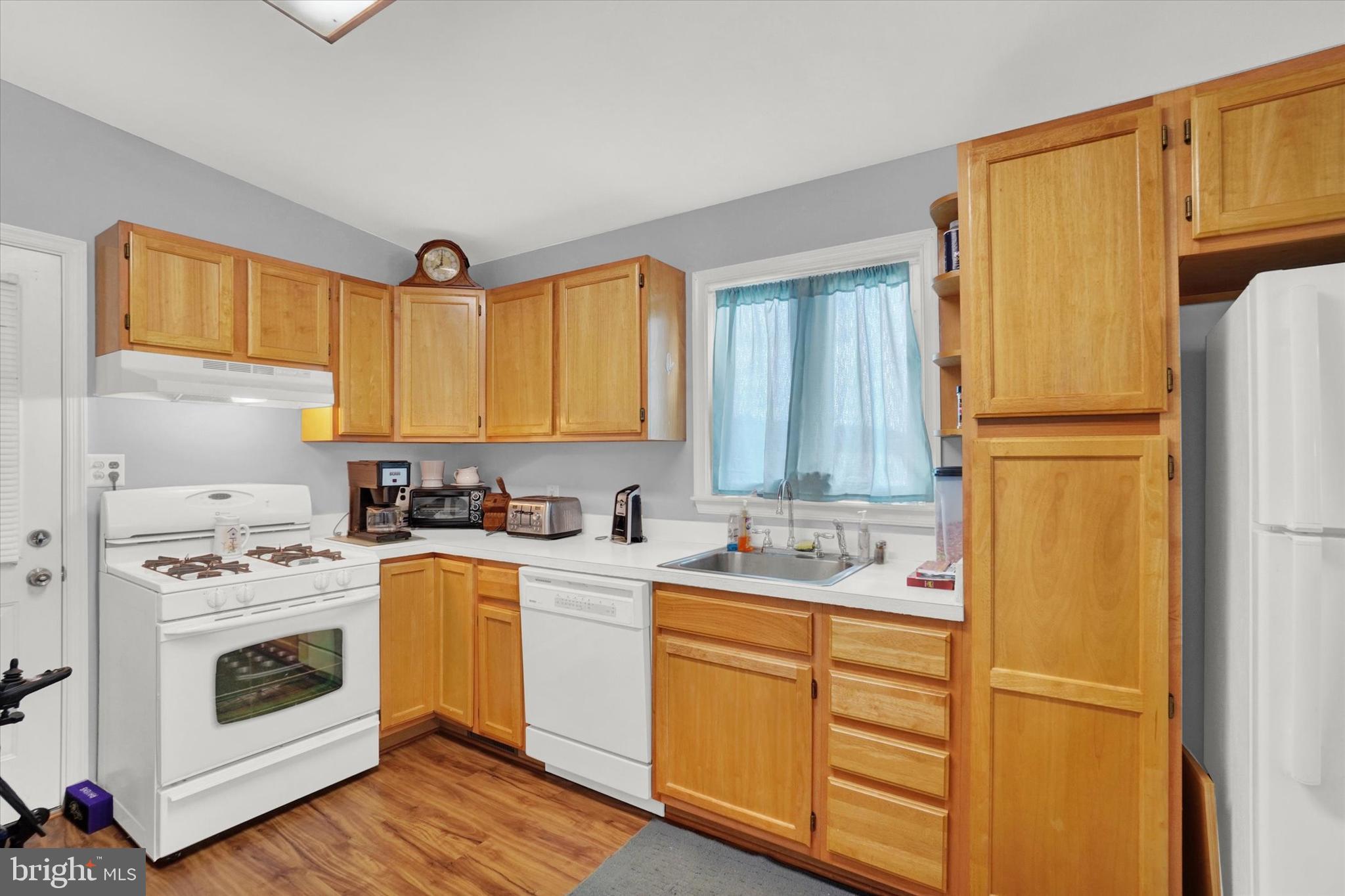 WHITE HALL - Residential