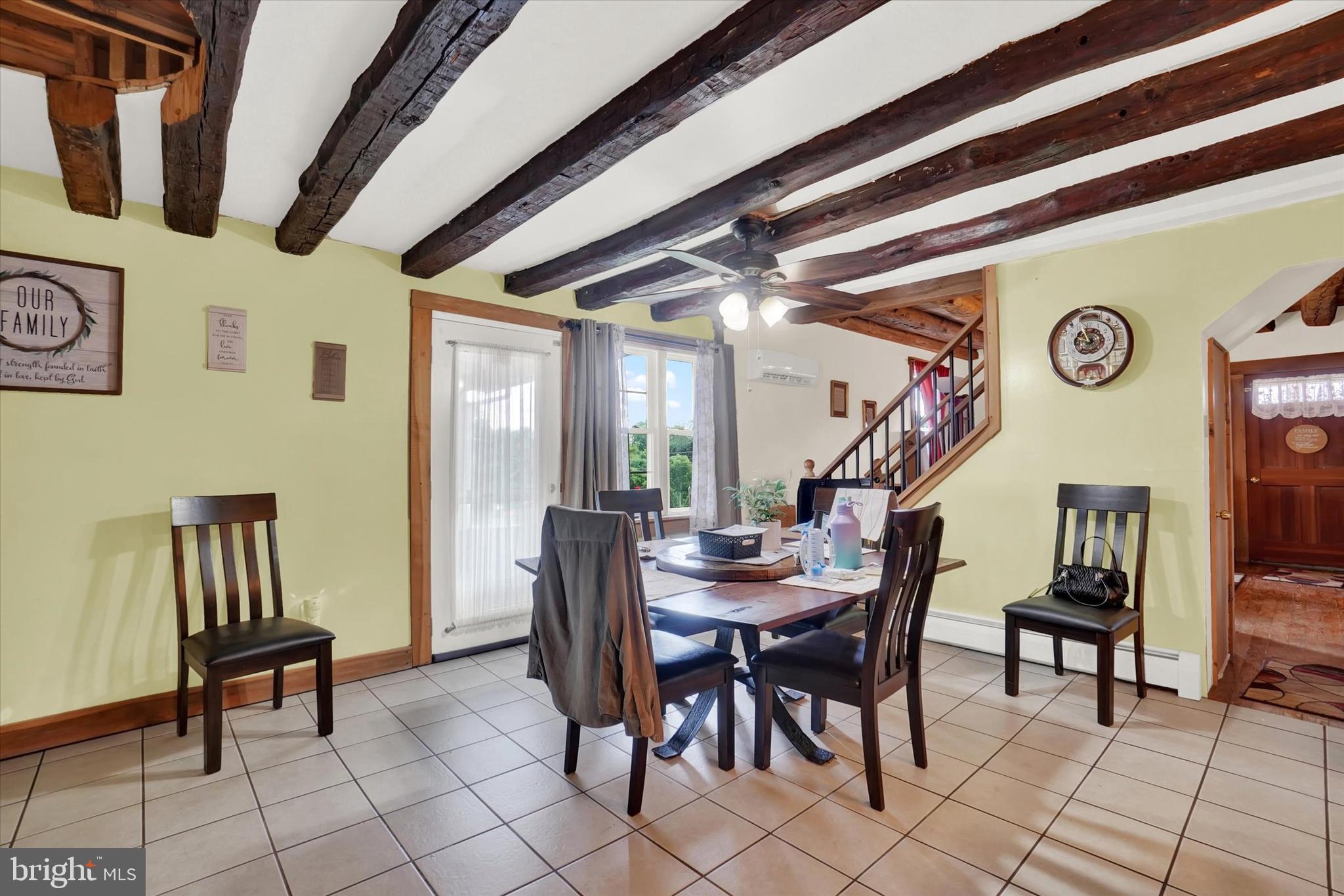 WHITE HALL - Residential