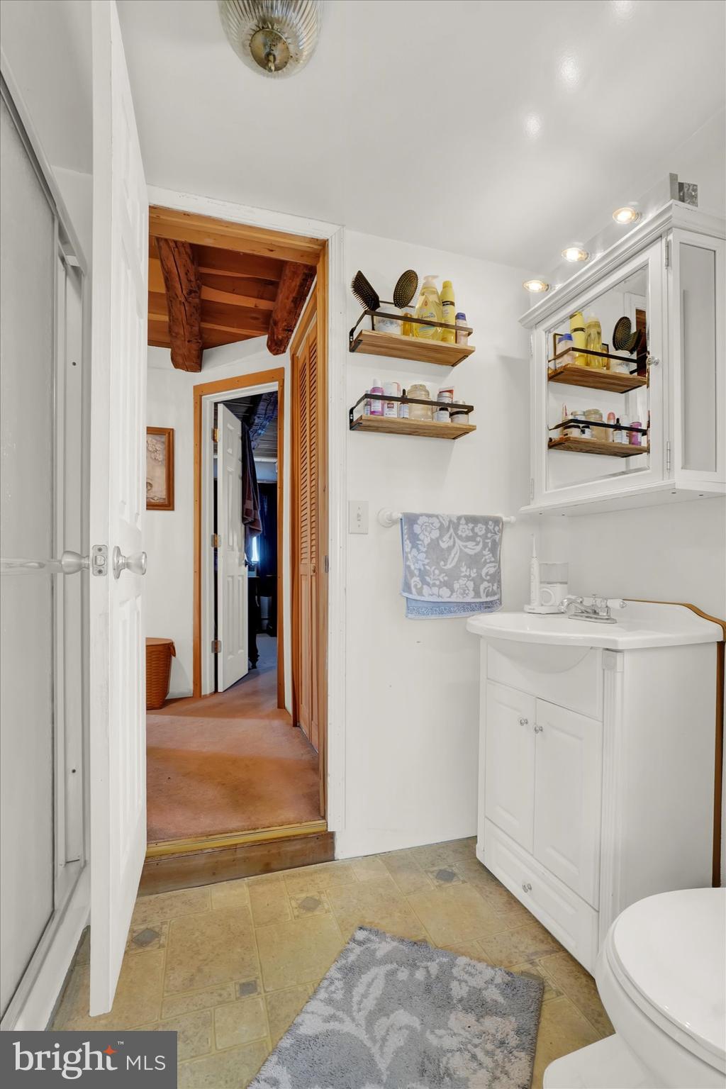 WHITE HALL - Residential