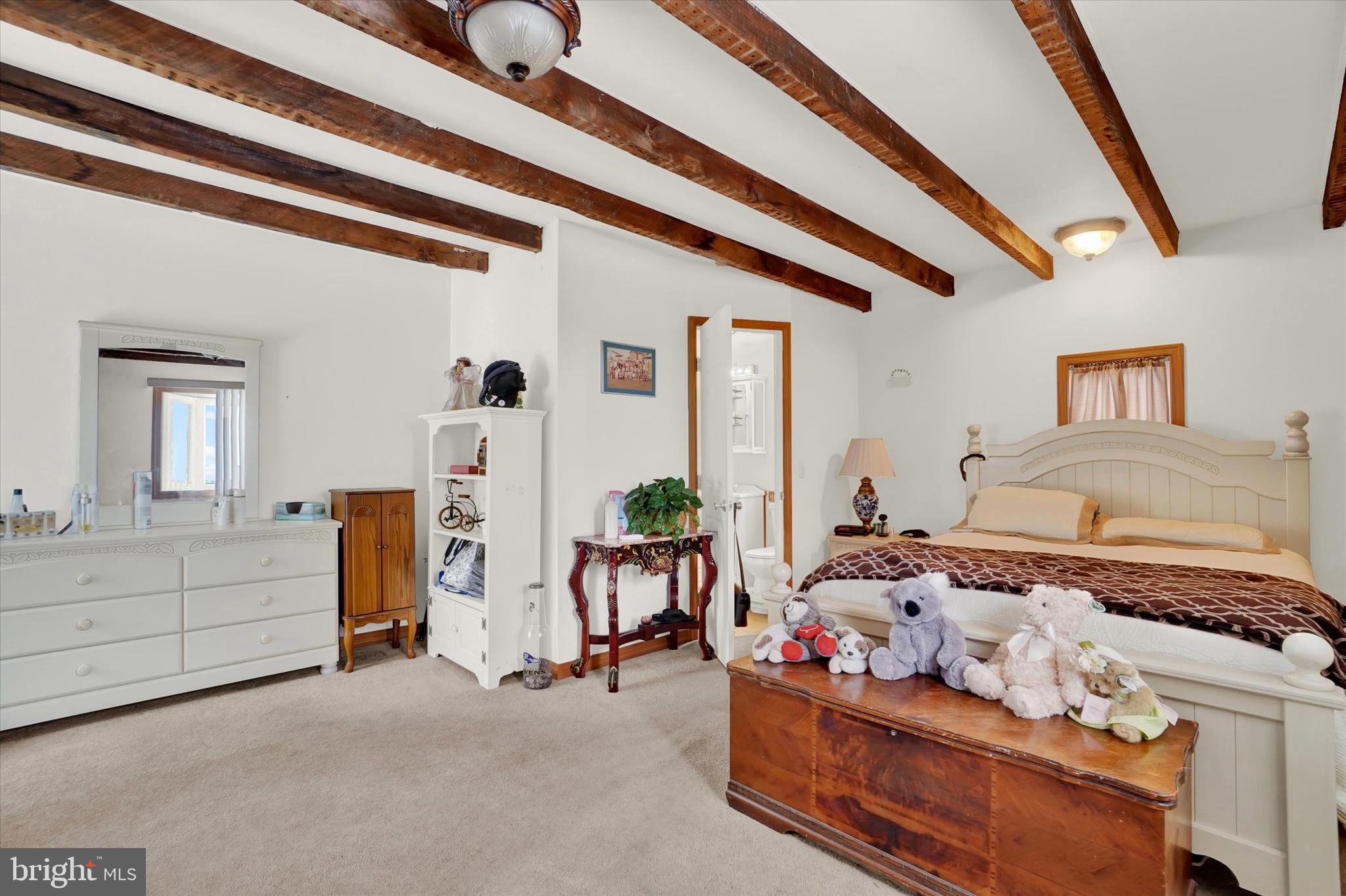 WHITE HALL - Residential