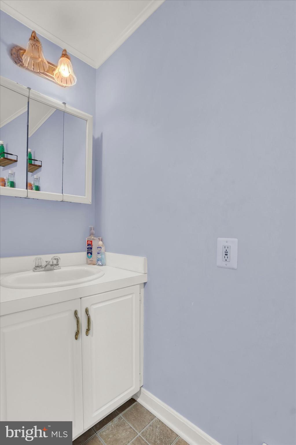 WHITE HALL - Residential