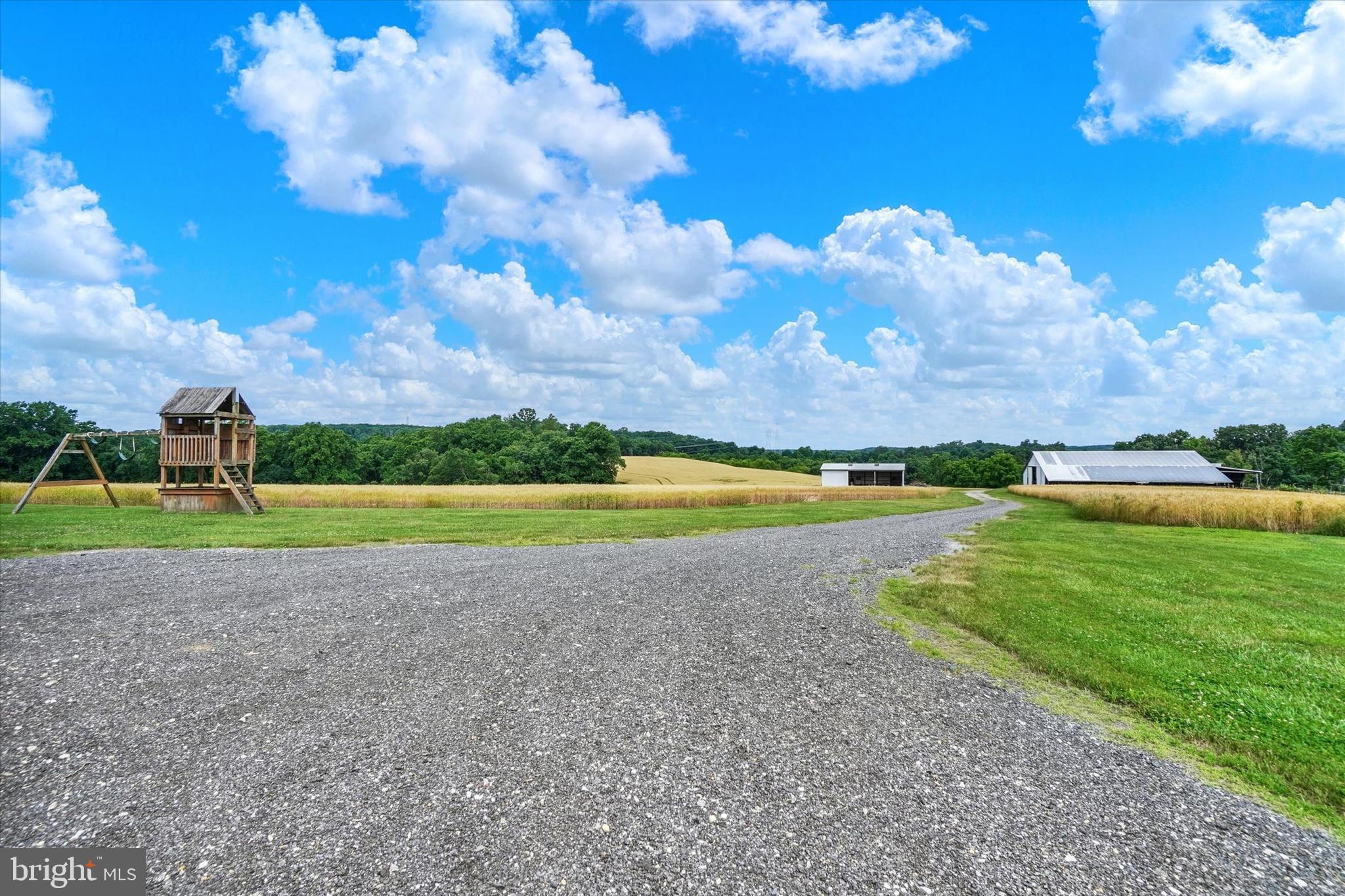 WHITE HALL - Residential