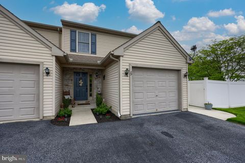 Photo of 59 Chickadee Circle, Leola, PA 17540 (MLS # PALA2052128)