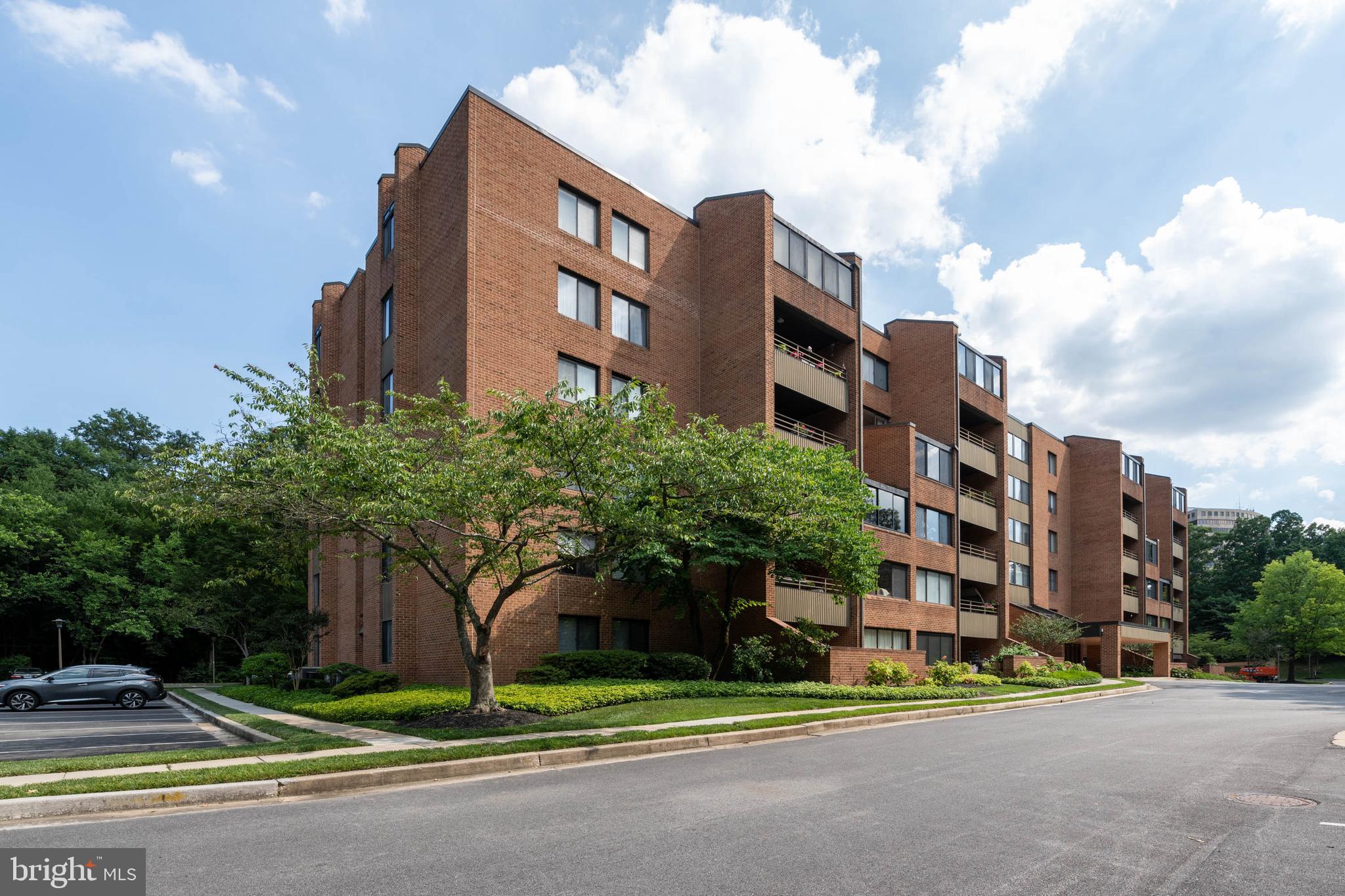 TOWSONGATE CONDOMINIUMS - Residential