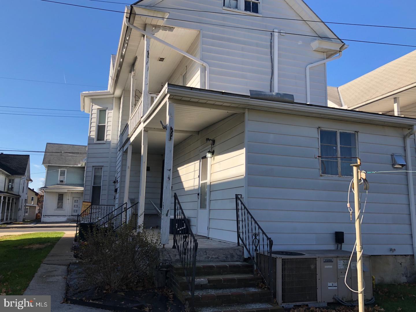 108 & 108 Rear N CENTER STREET
