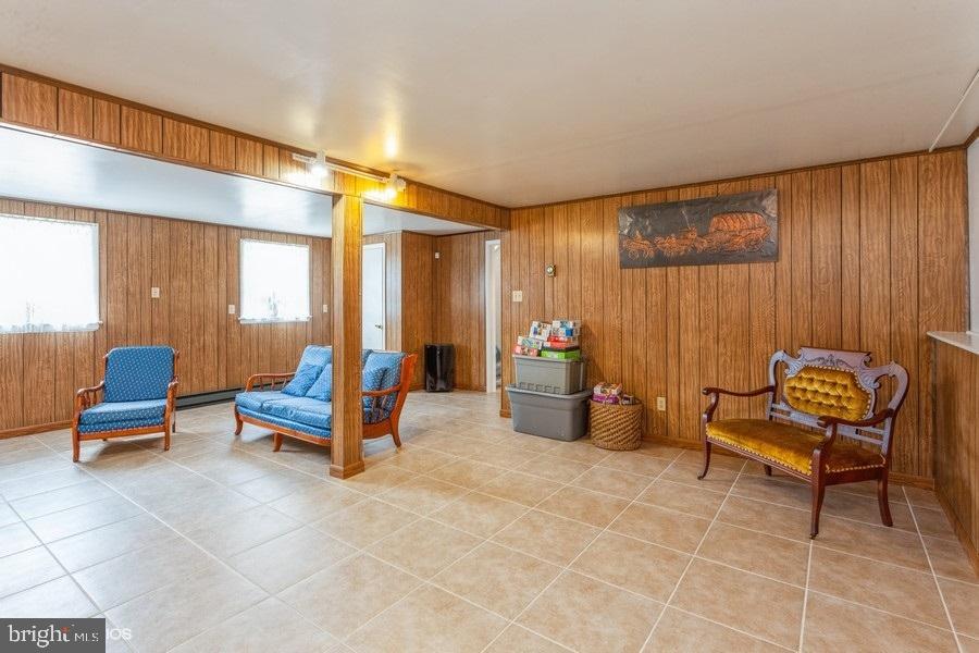 HOLLAND ACRES - Residential