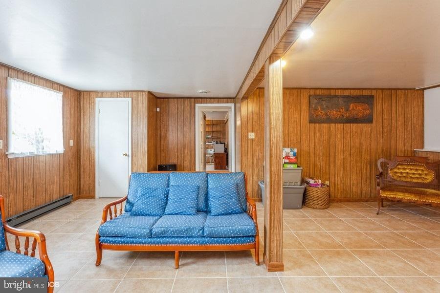 HOLLAND ACRES - Residential