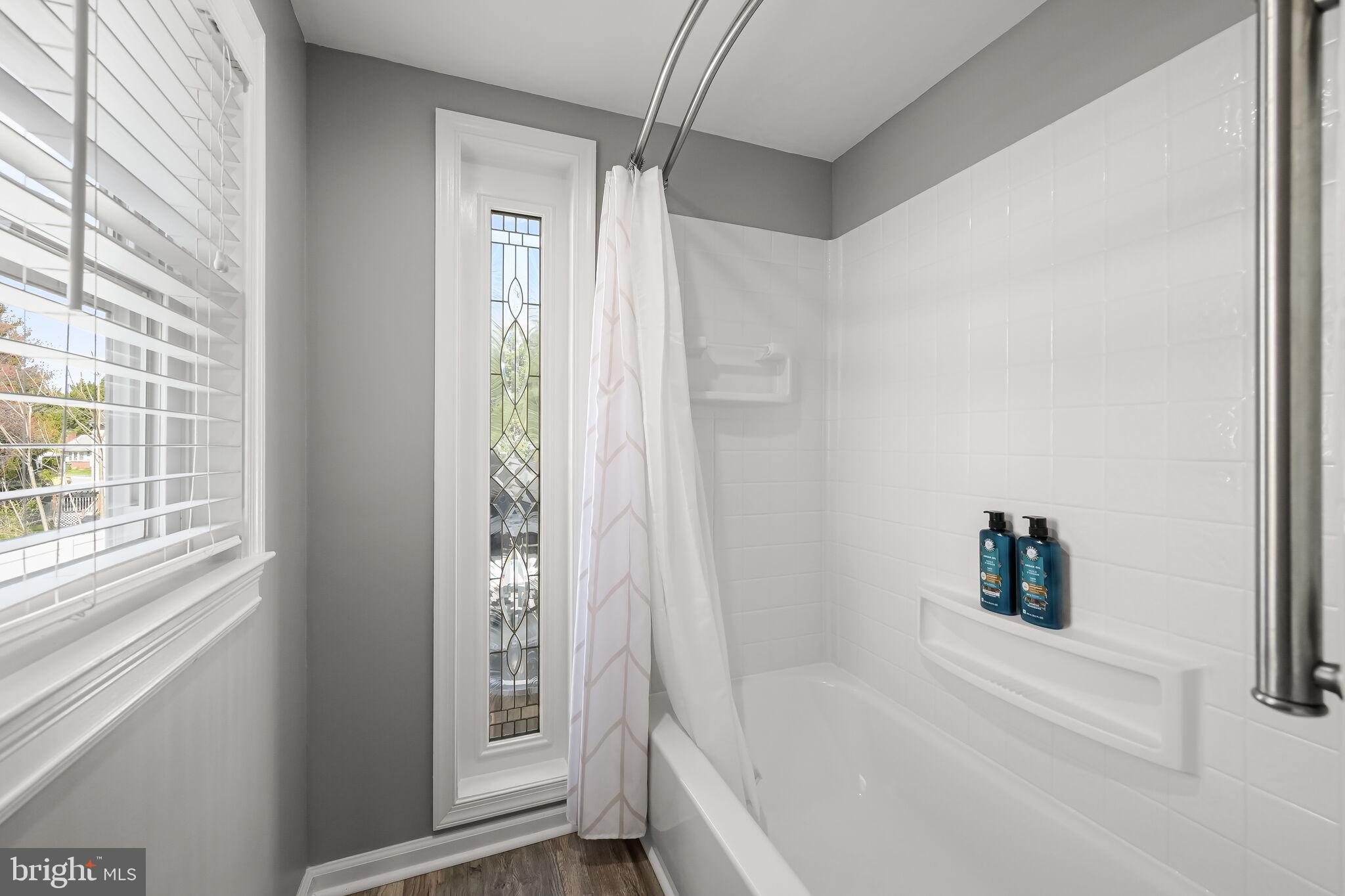 COLONIAL HOUSING - Residential