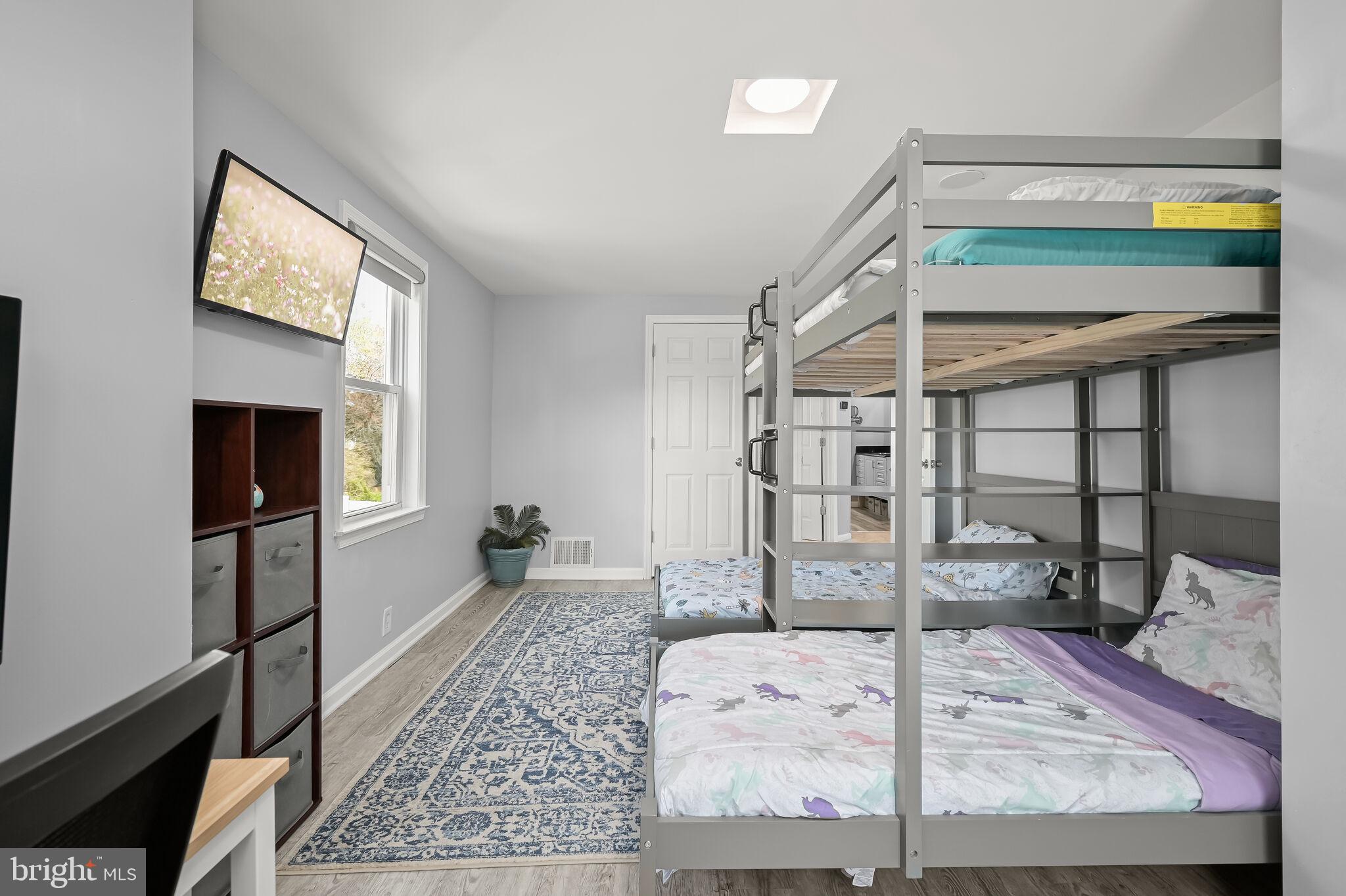 COLONIAL HOUSING - Residential