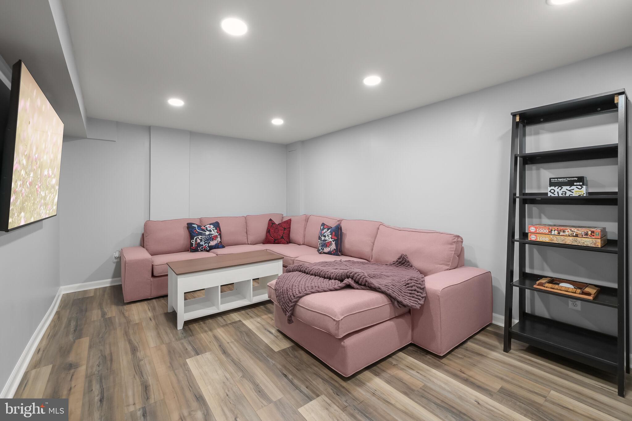 COLONIAL HOUSING - Residential