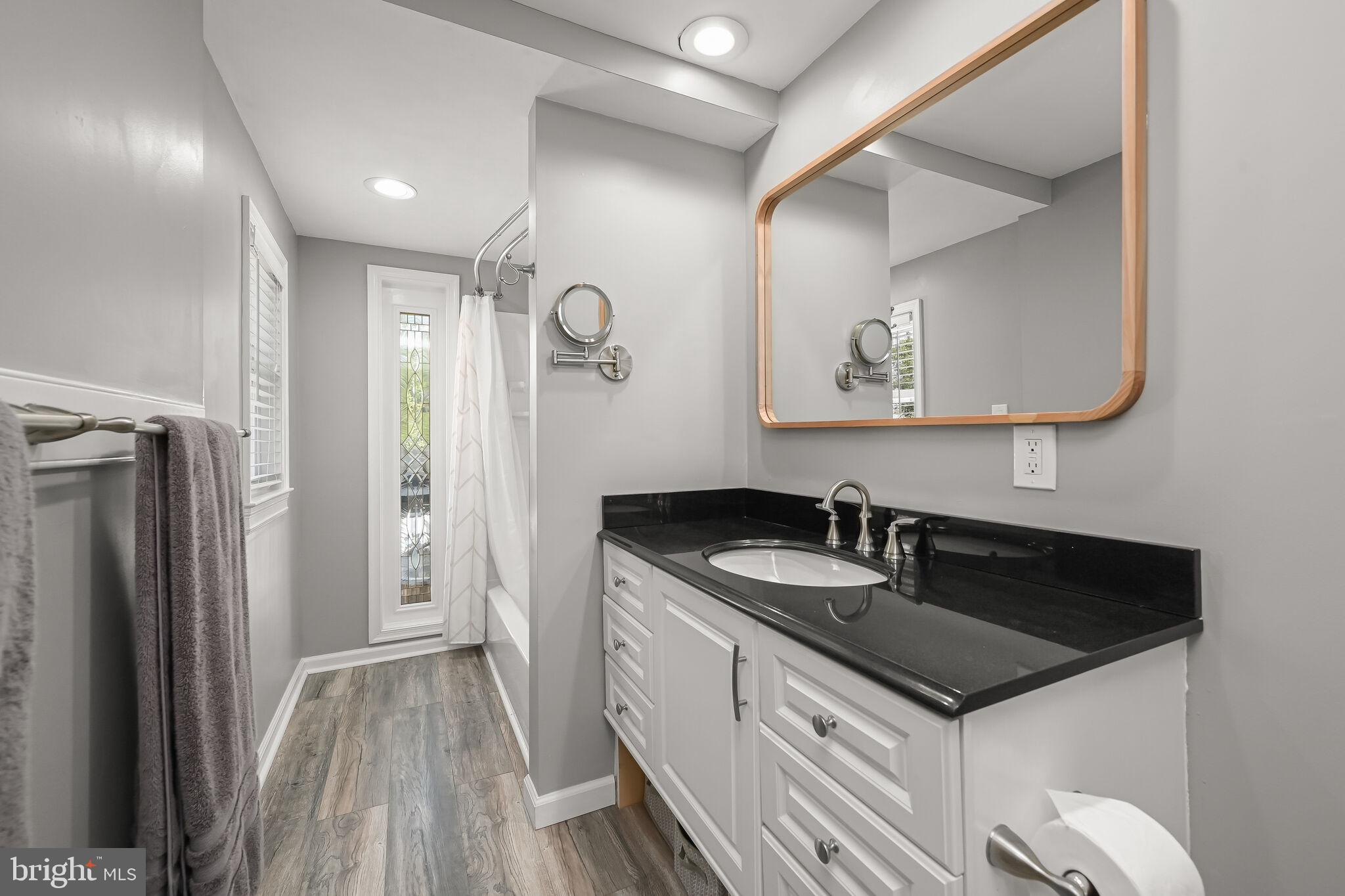 COLONIAL HOUSING - Residential