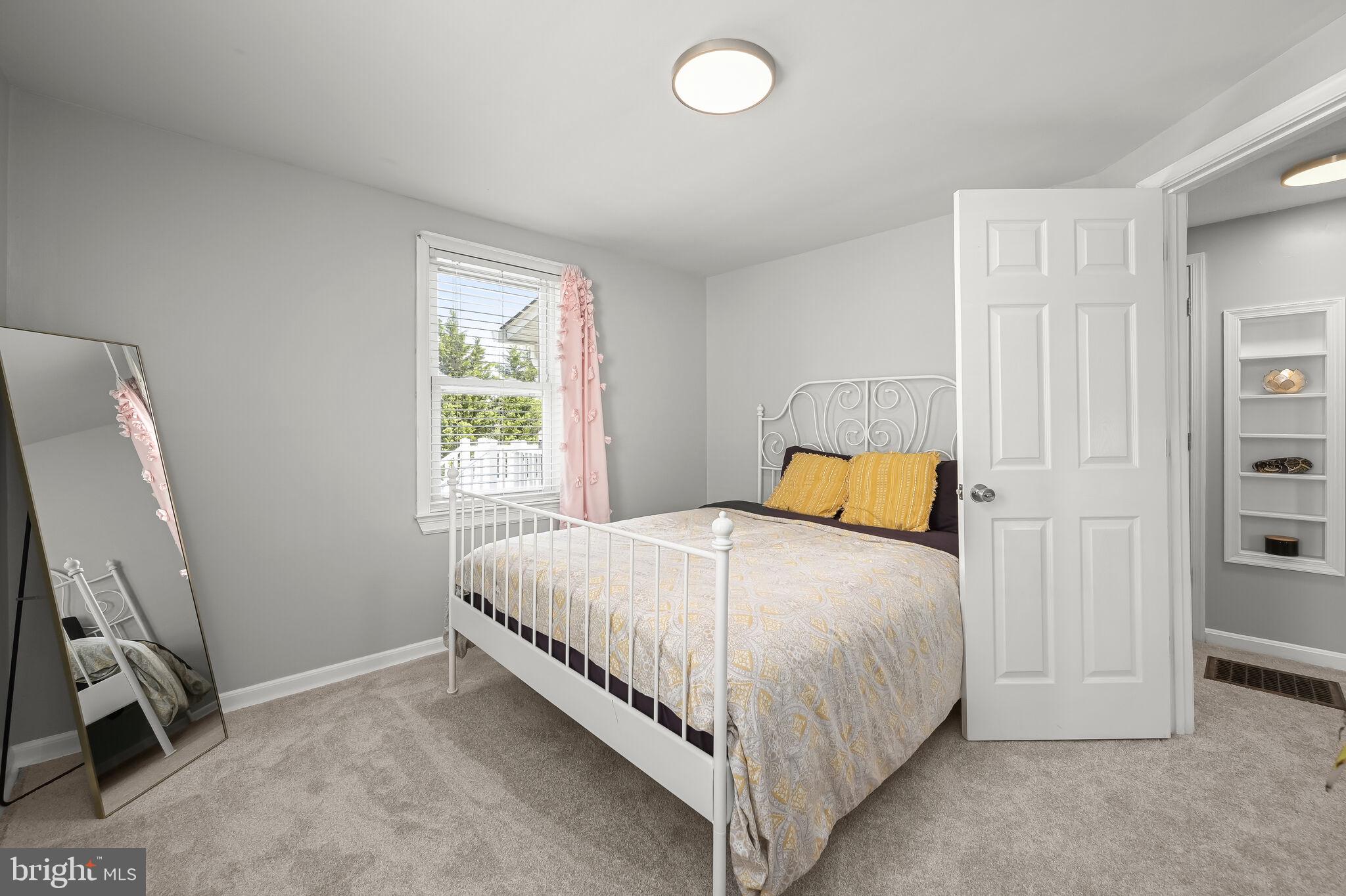 COLONIAL HOUSING - Residential