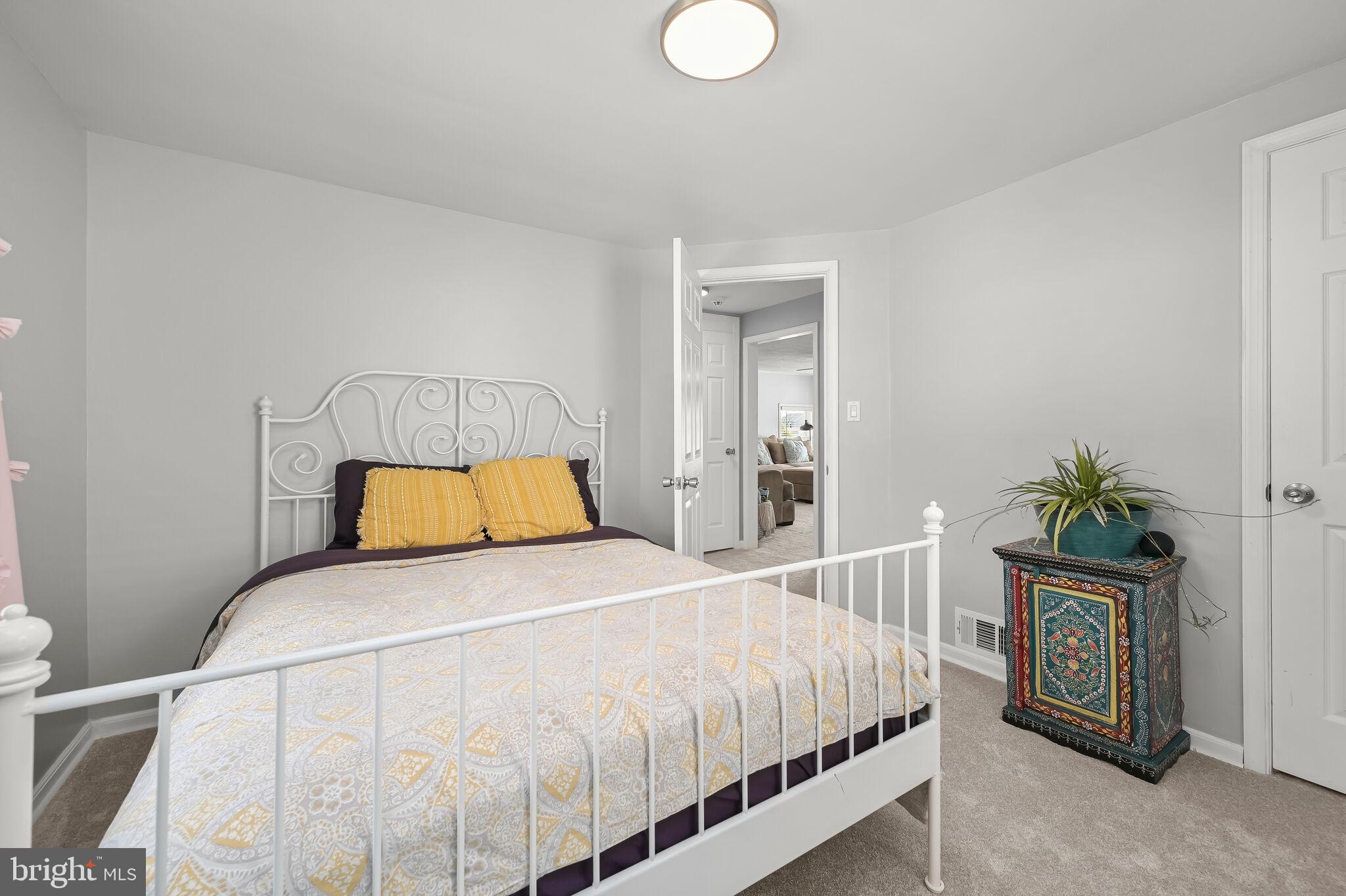 COLONIAL HOUSING - Residential