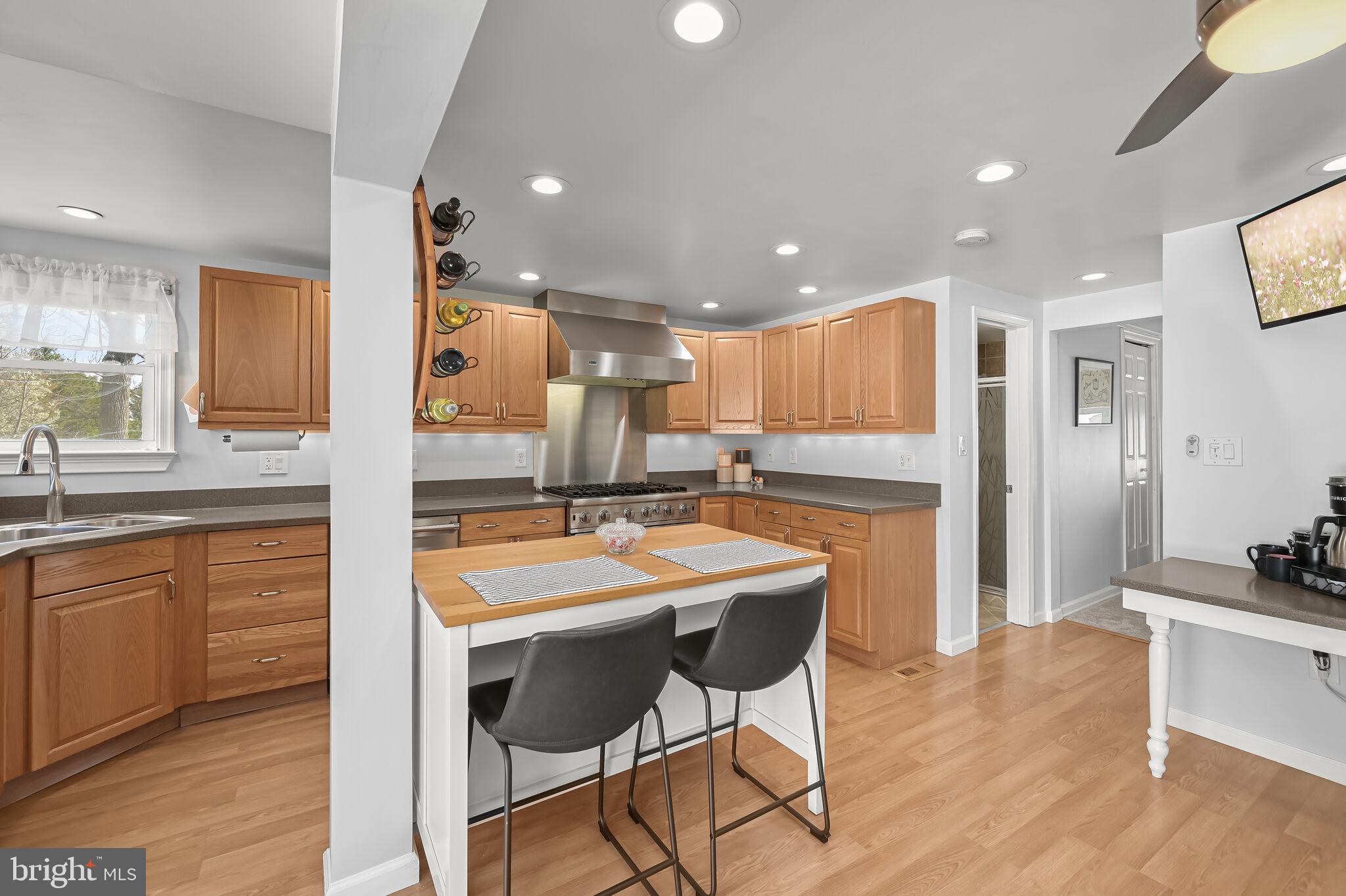 COLONIAL HOUSING - Residential