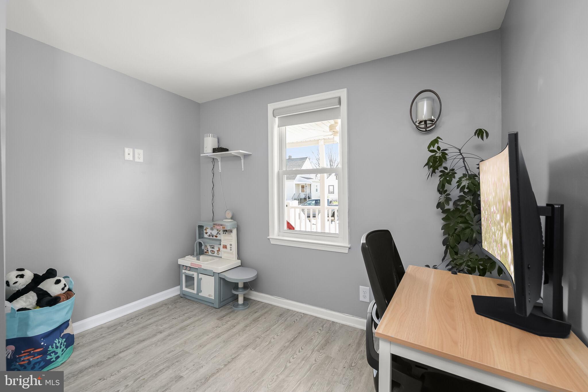 COLONIAL HOUSING - Residential