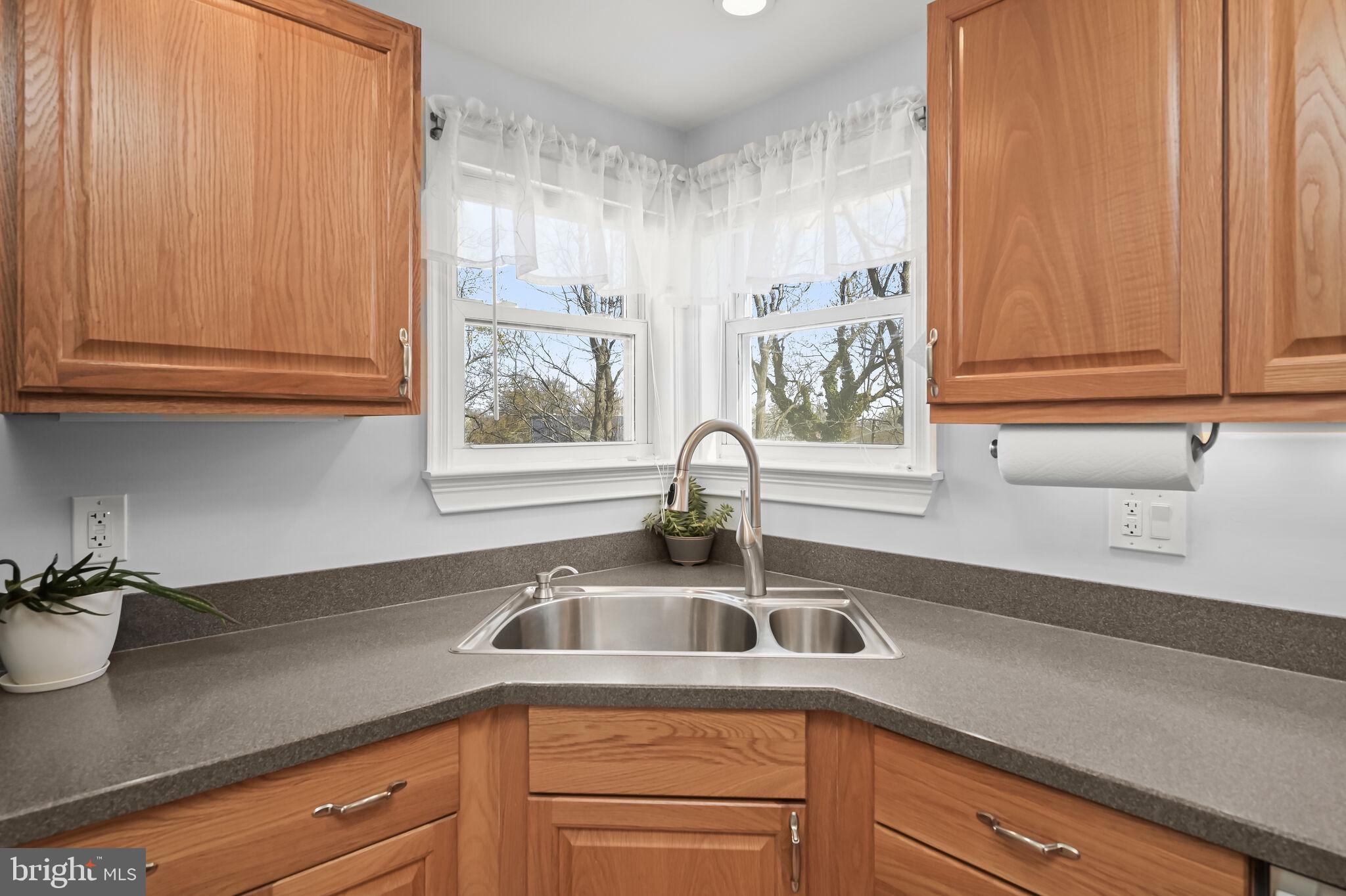 COLONIAL HOUSING - Residential