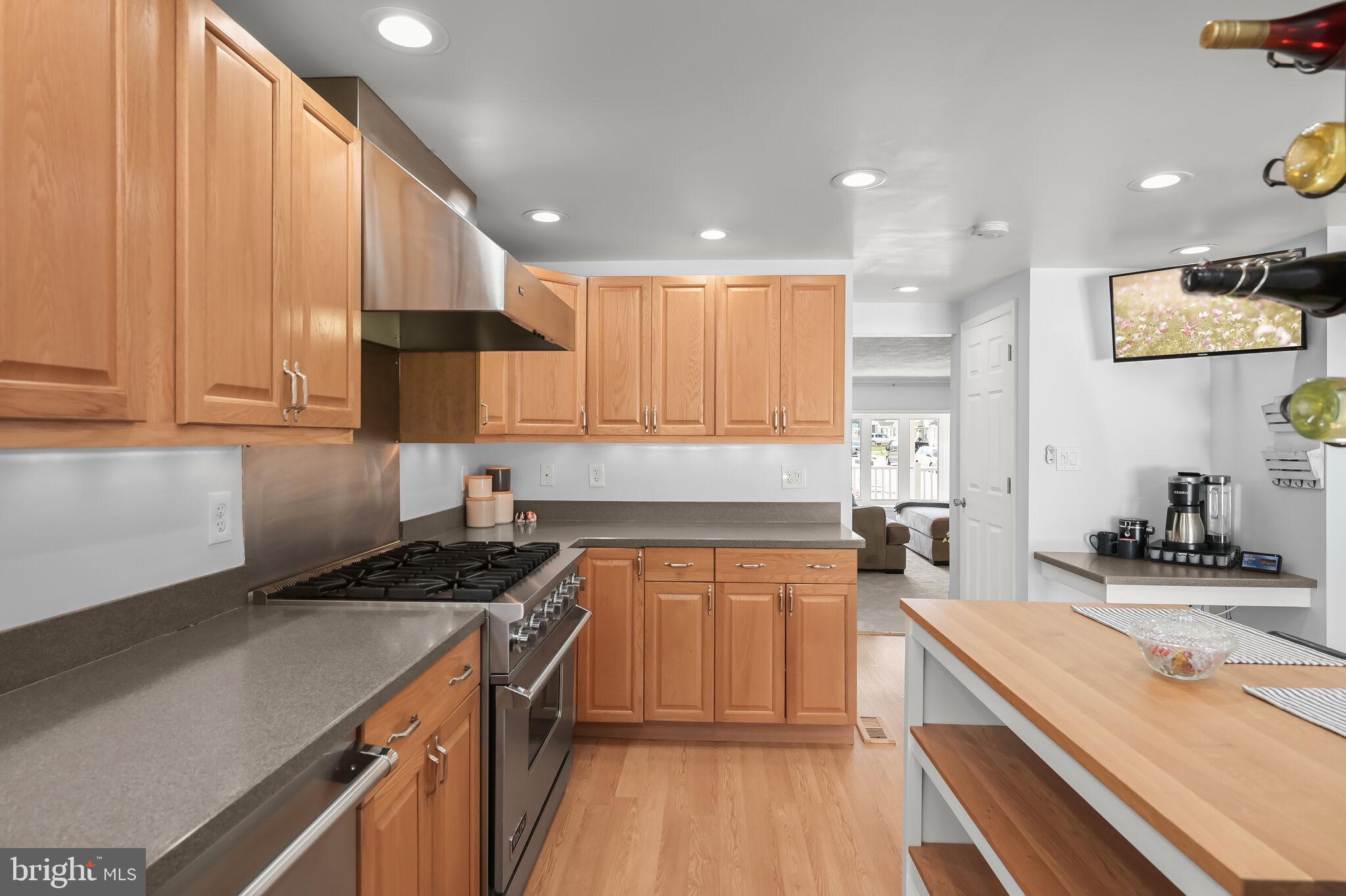 COLONIAL HOUSING - Residential