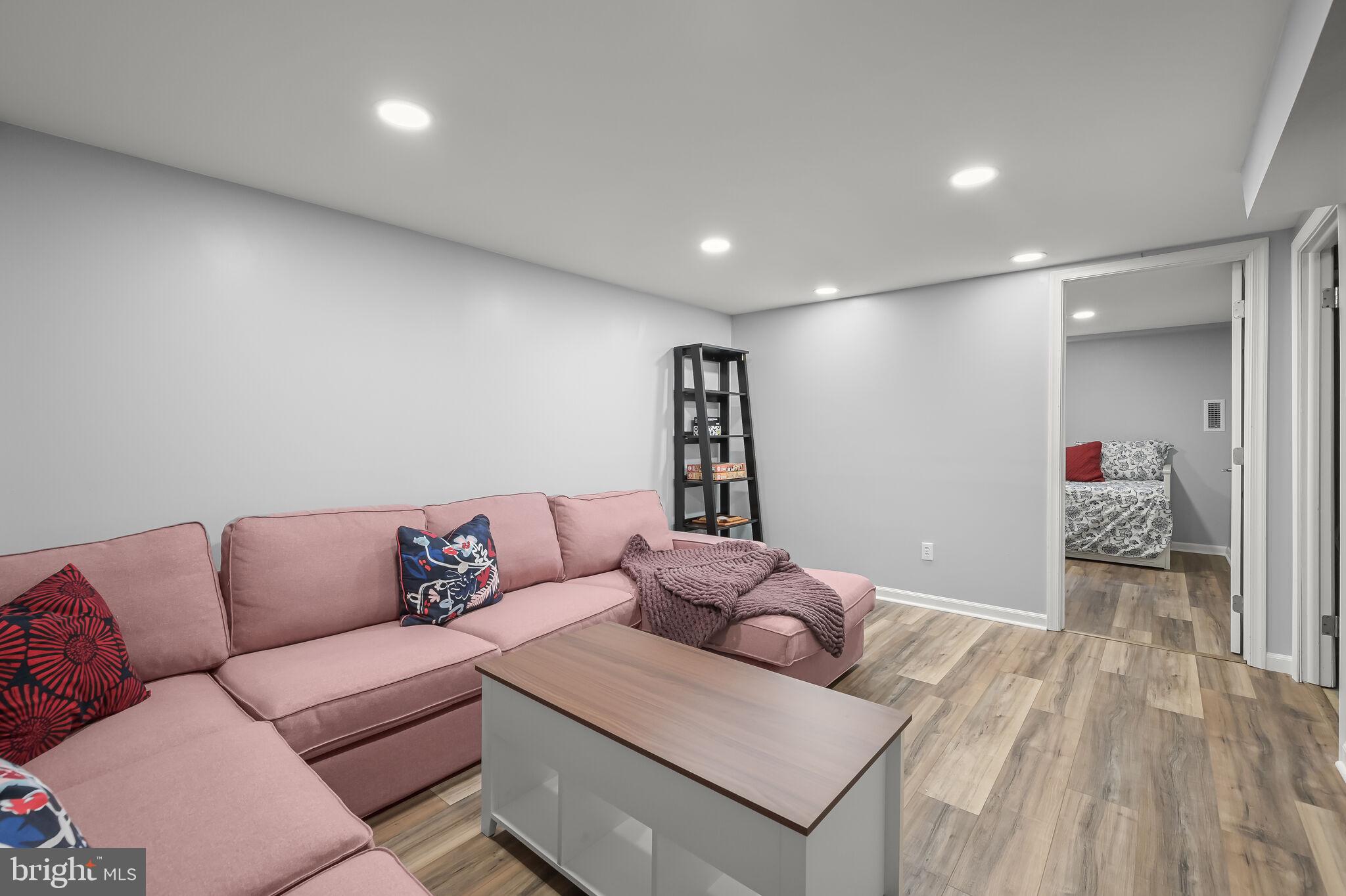 COLONIAL HOUSING - Residential