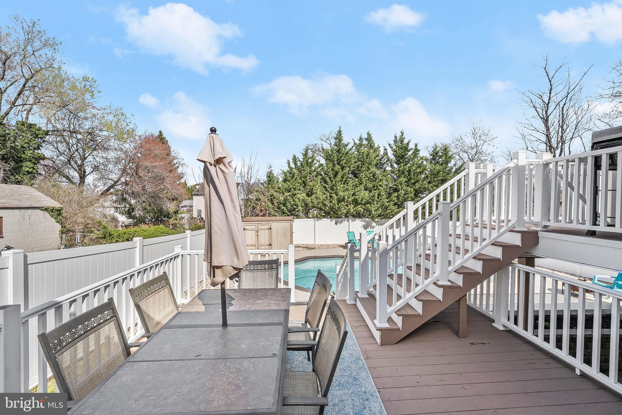 COLONIAL HOUSING - Residential