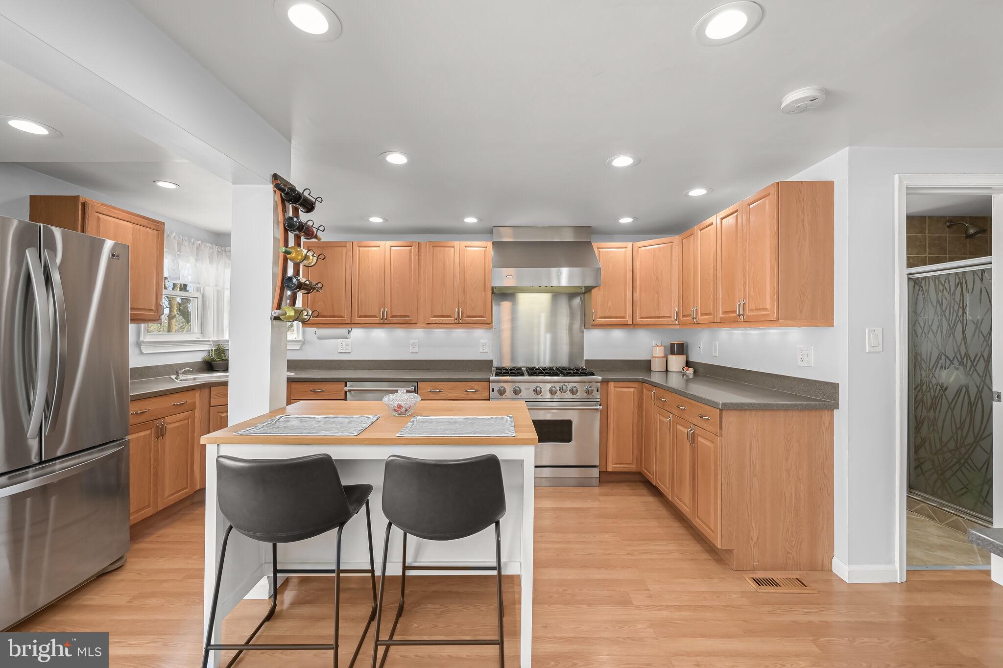 COLONIAL HOUSING - Residential