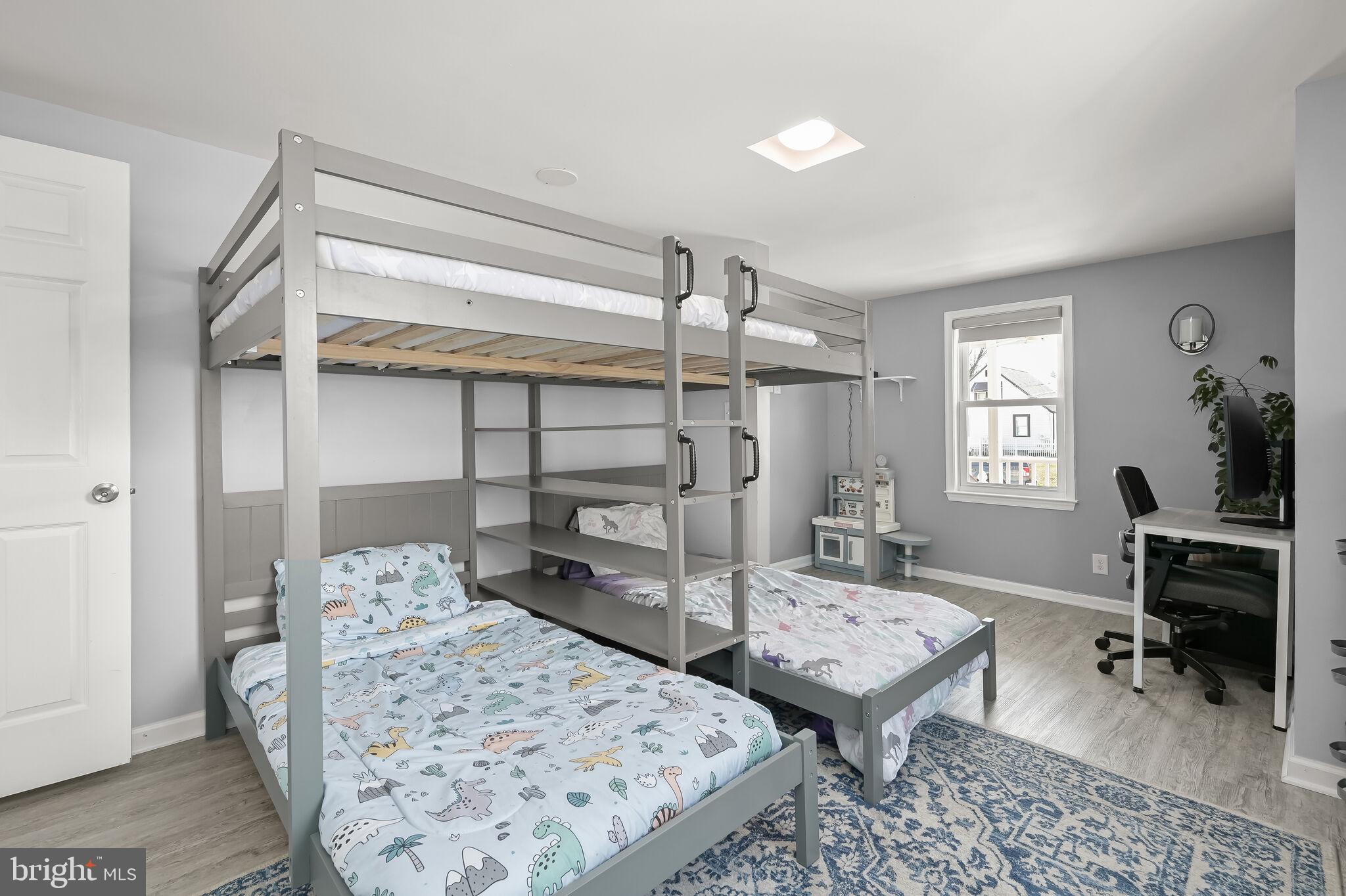 COLONIAL HOUSING - Residential