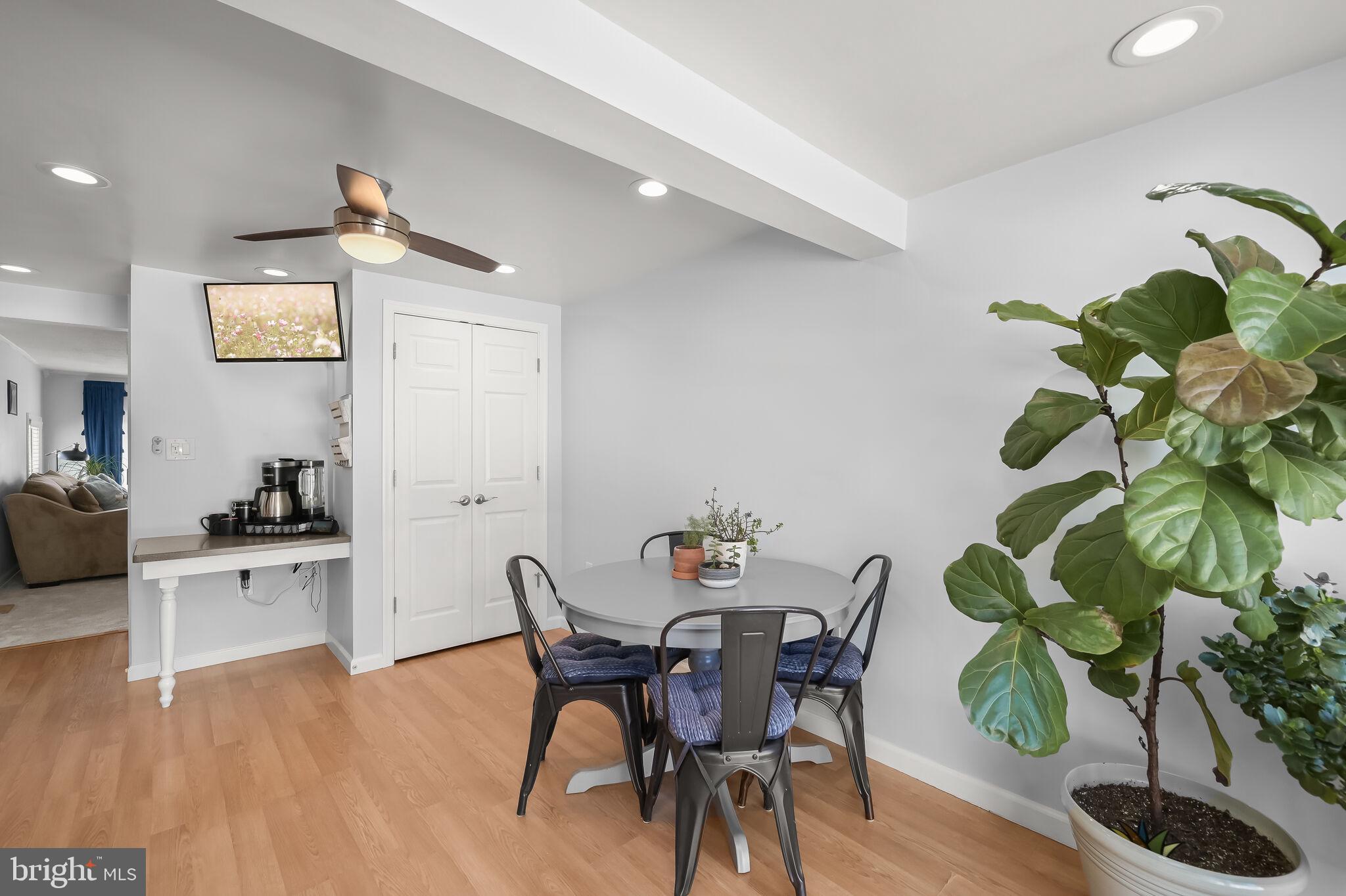 COLONIAL HOUSING - Residential