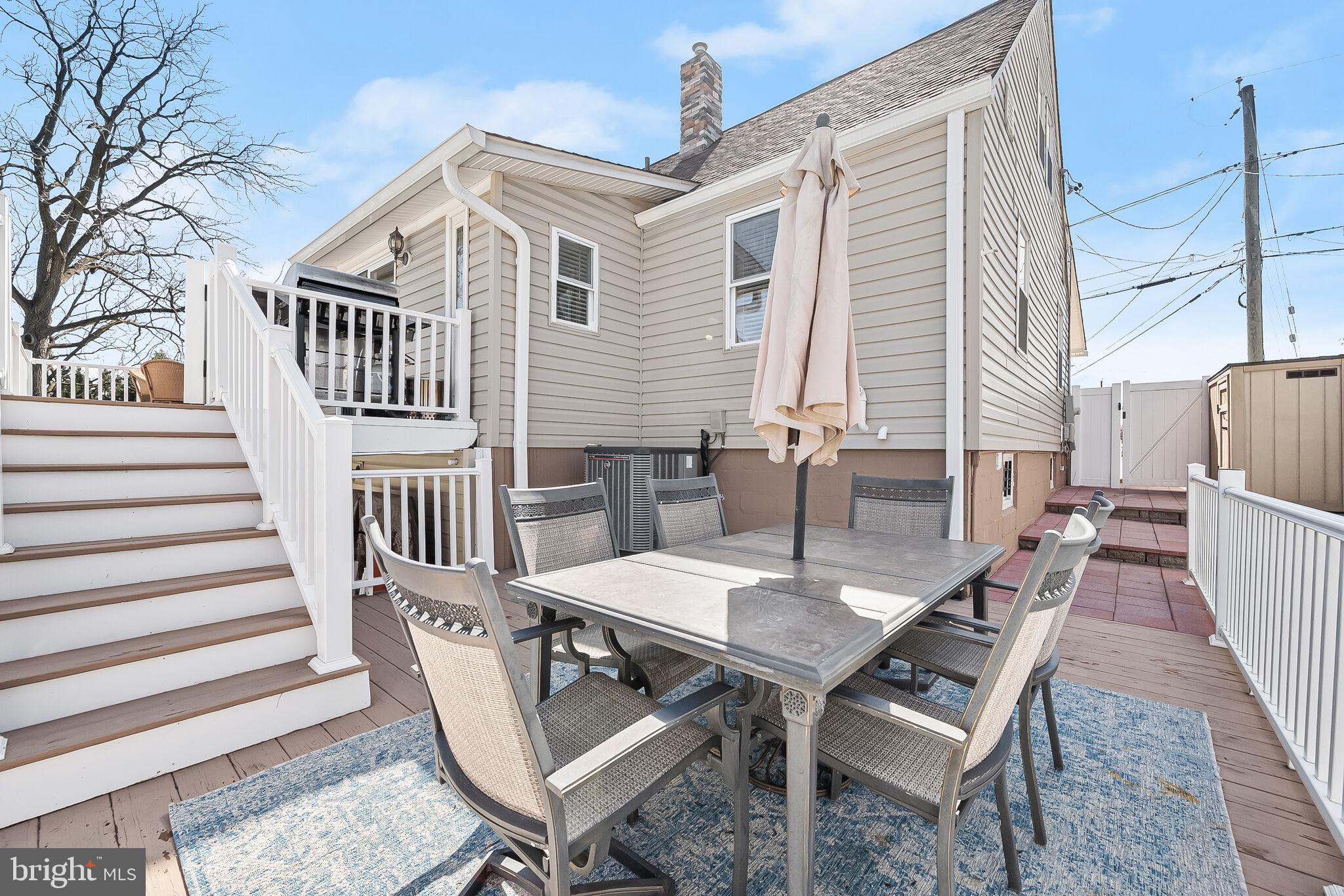 COLONIAL HOUSING - Residential