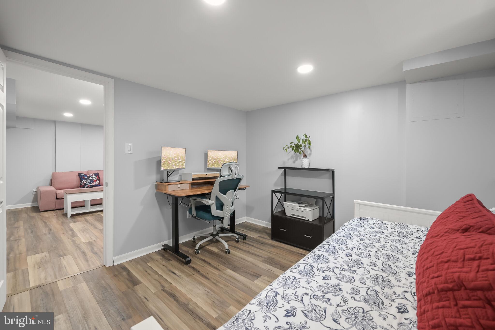 COLONIAL HOUSING - Residential