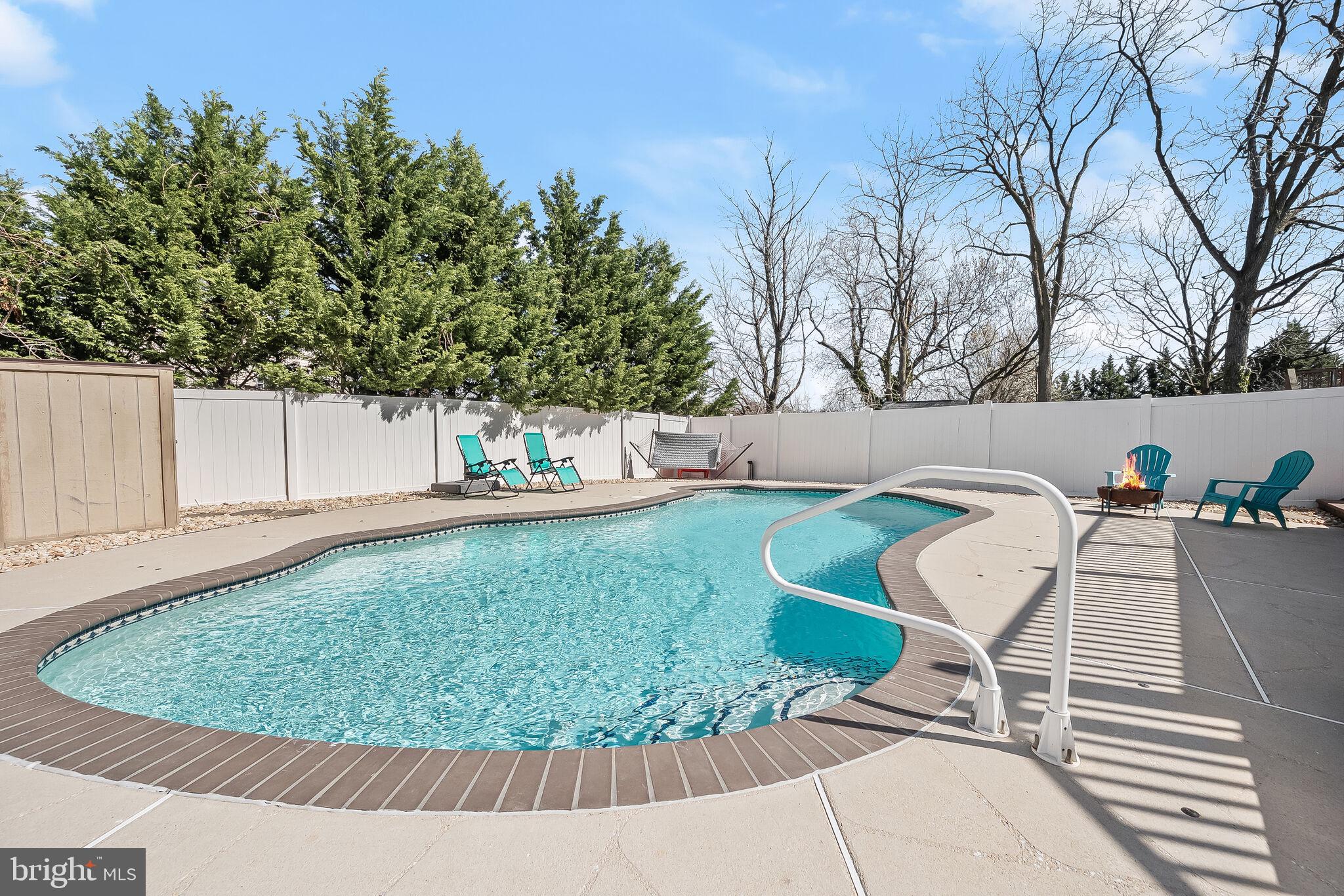 COLONIAL HOUSING - Residential