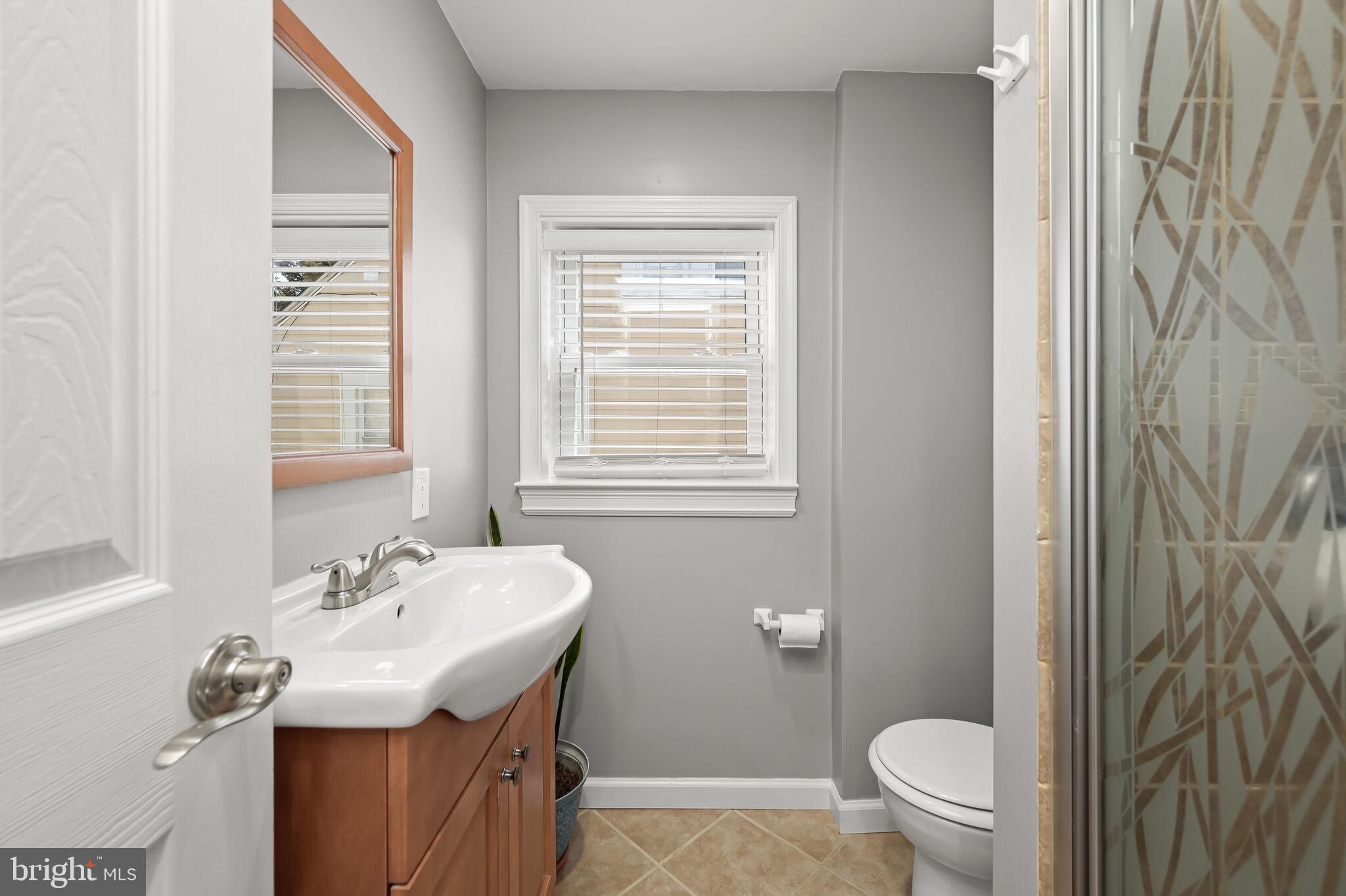 COLONIAL HOUSING - Residential