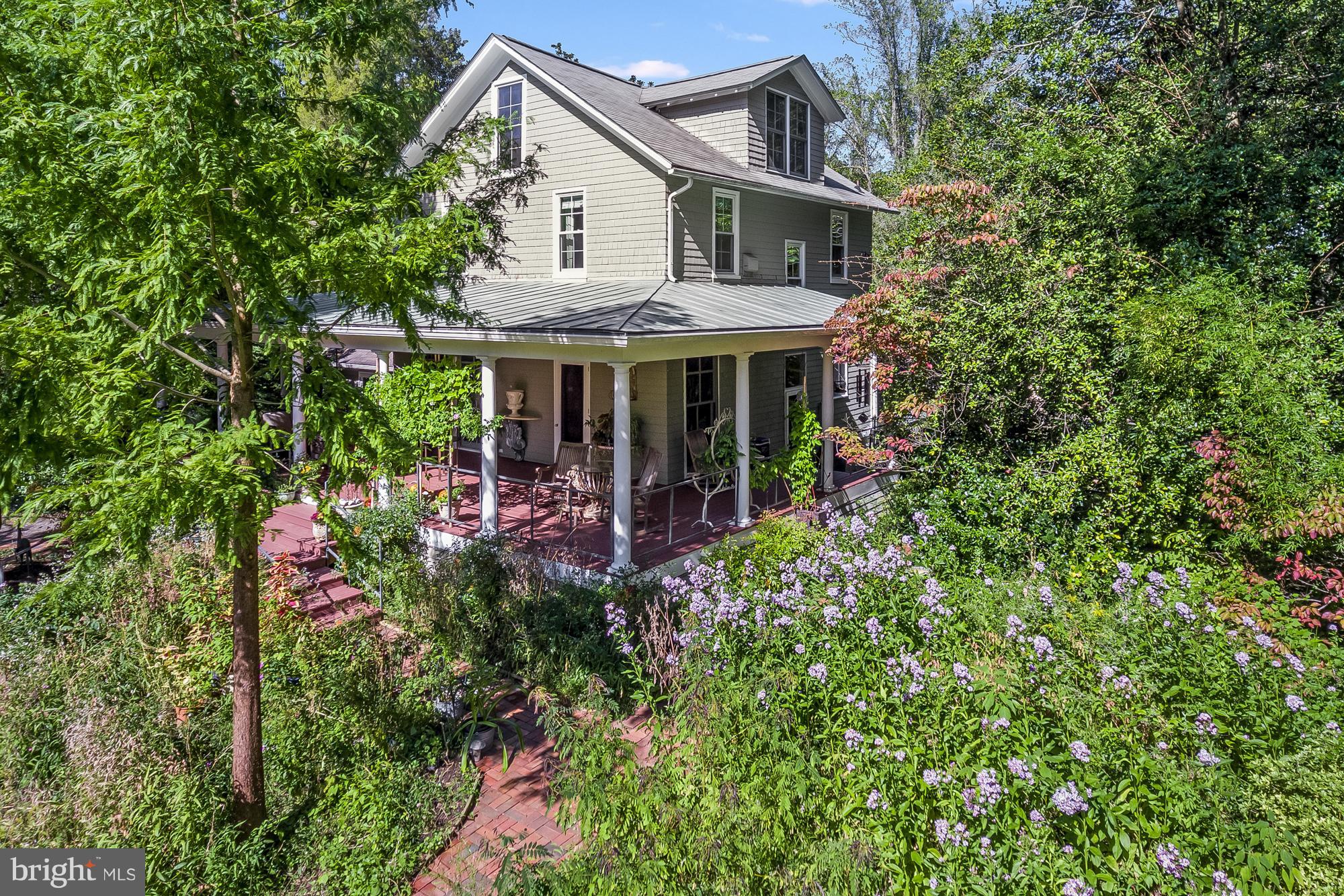 ARBUTUS BANKS - Residential