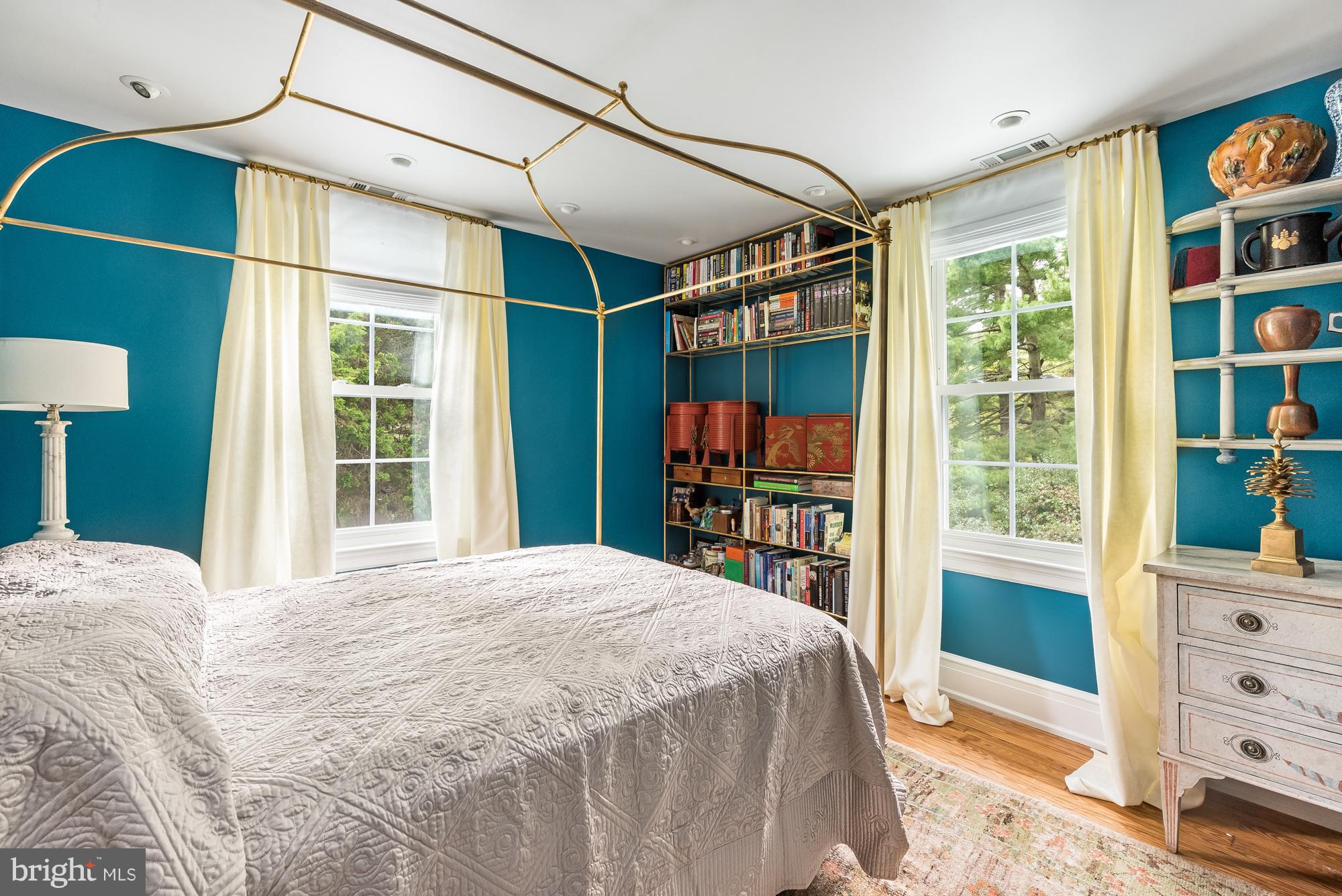 ARBUTUS BANKS - Residential