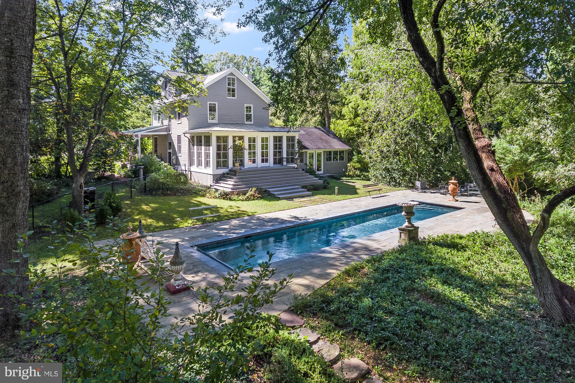 ARBUTUS BANKS - Residential