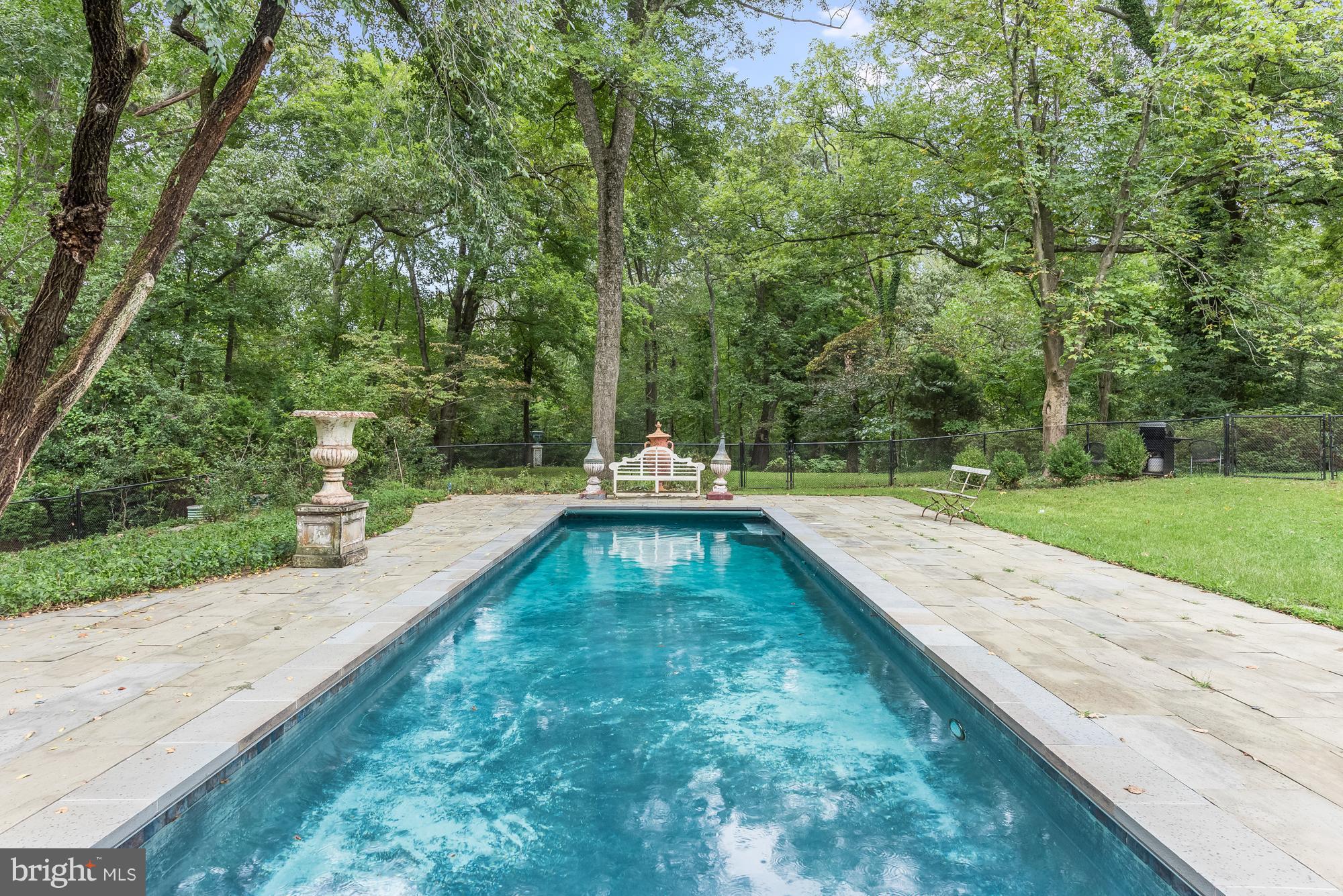 ARBUTUS BANKS - Residential