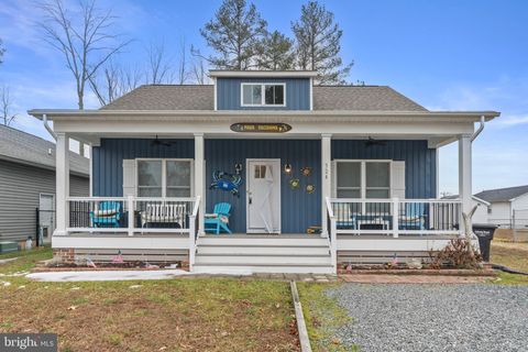 Homes For Sale - 324 3rd Street<br/> COLONIAL BEACH, VA 22443