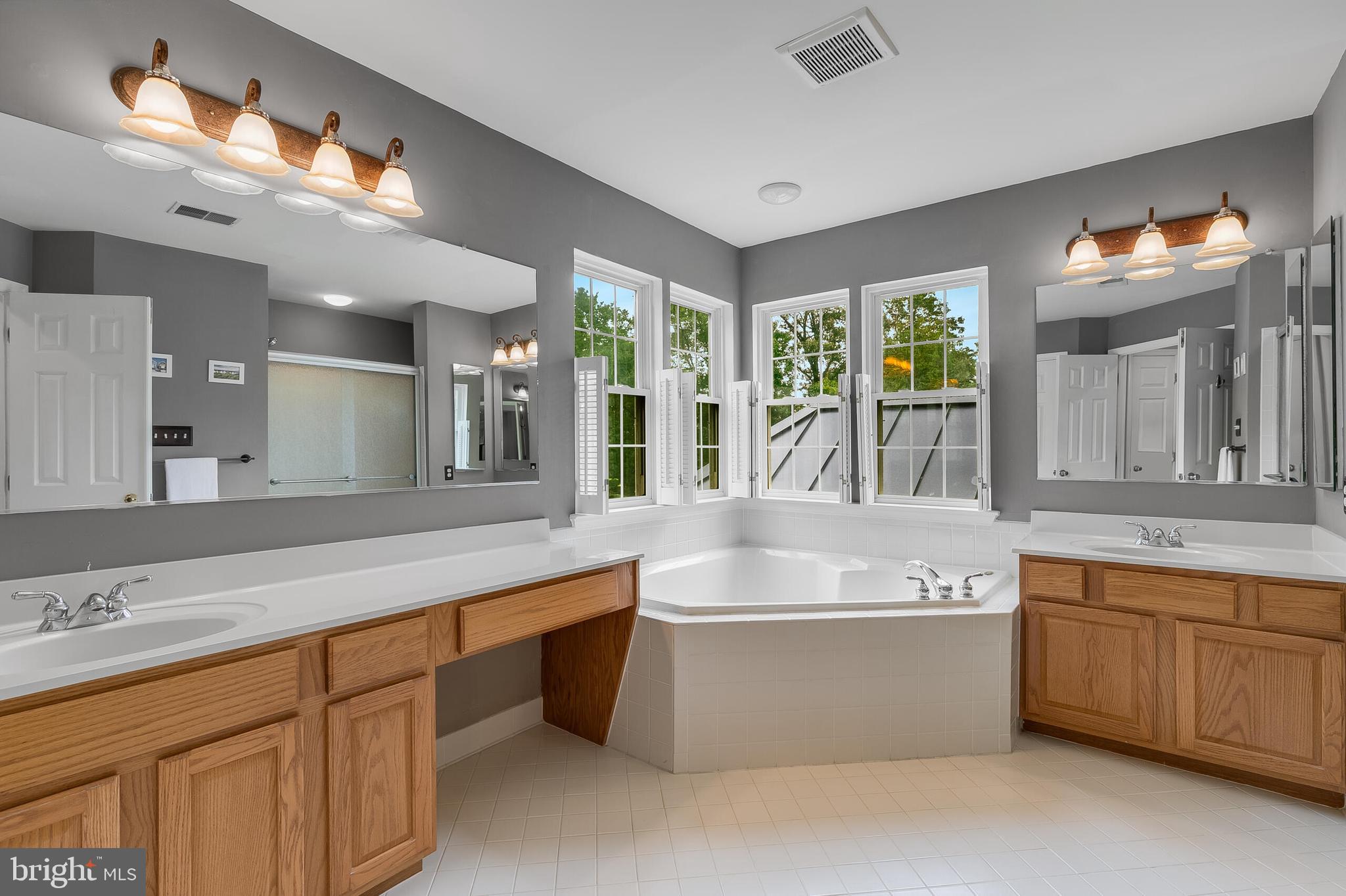 WOODLEA MANOR - Residential