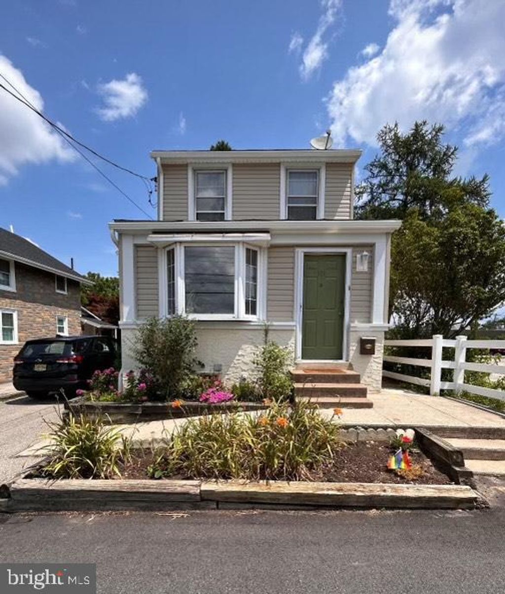 Photo of 101 Karrs Lane, CONSHOHOCKEN, PA 19428 (MLS # PAMC2164174)