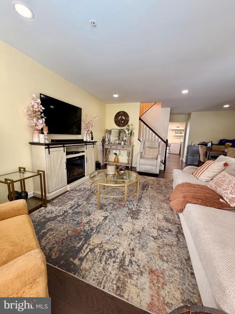 Townhouse For Sale - 10966 W Point Place<br/> WHITE PLAINS, MD 20695