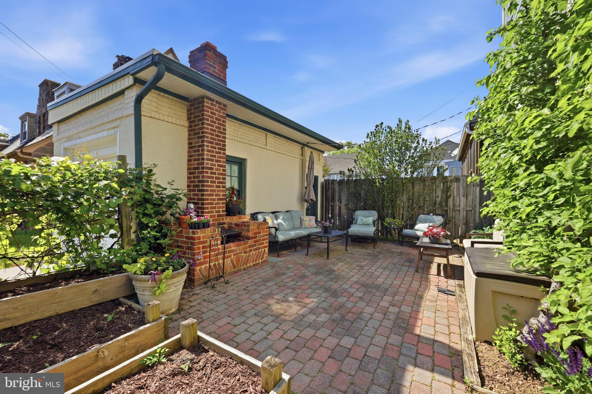 704 W 23RD