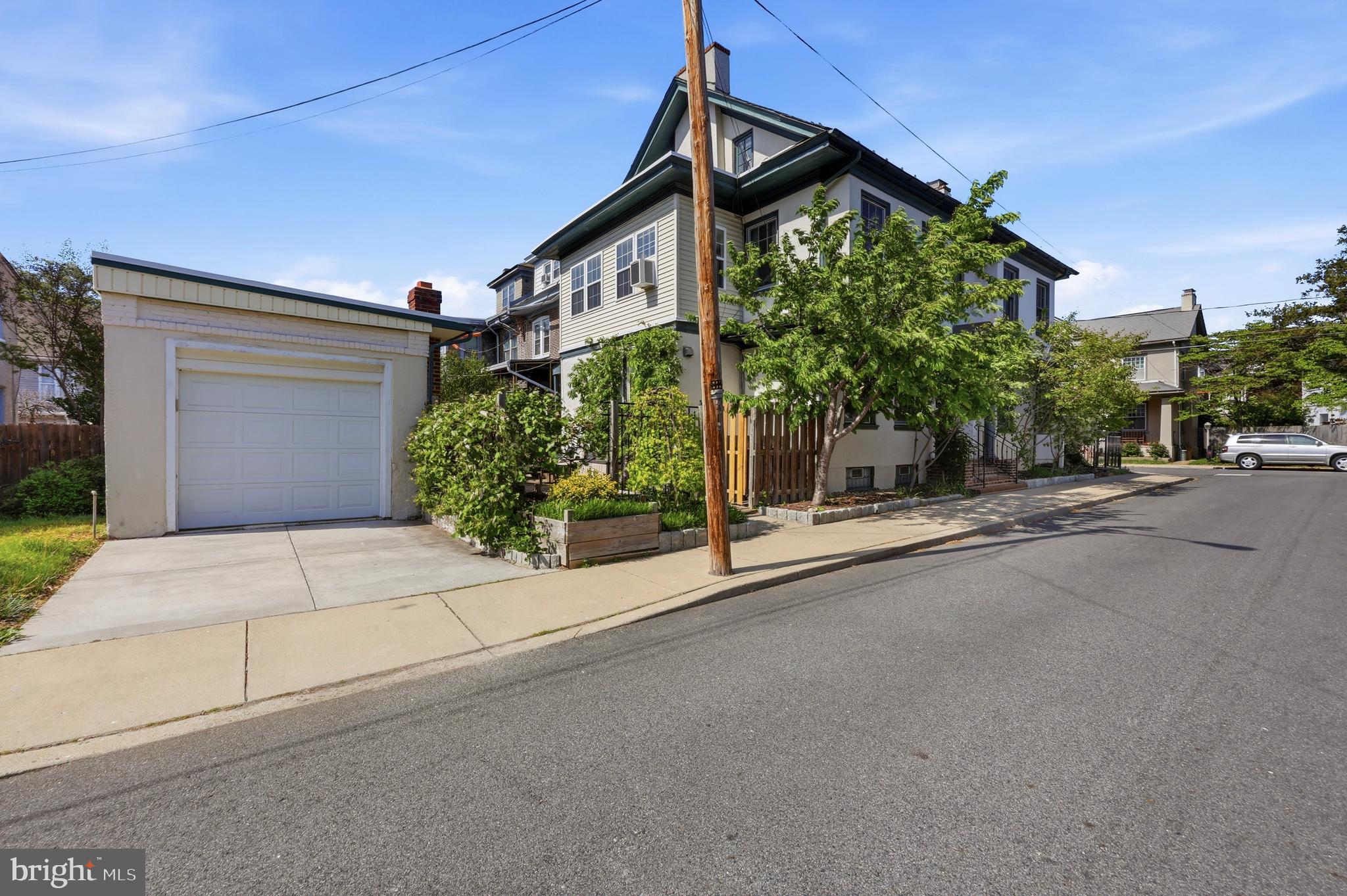 704 W 23RD
