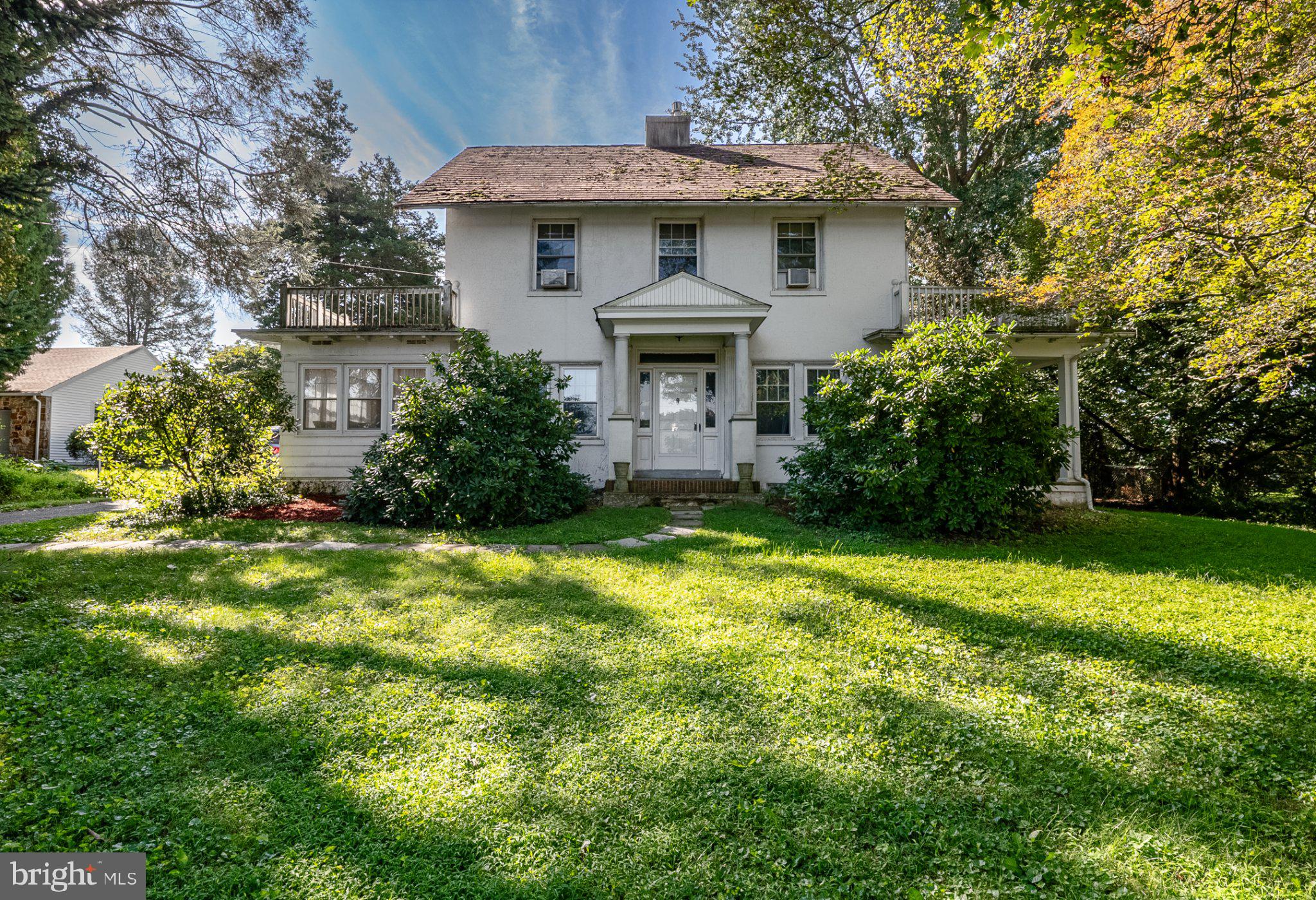 708 RIDGE AVENUE