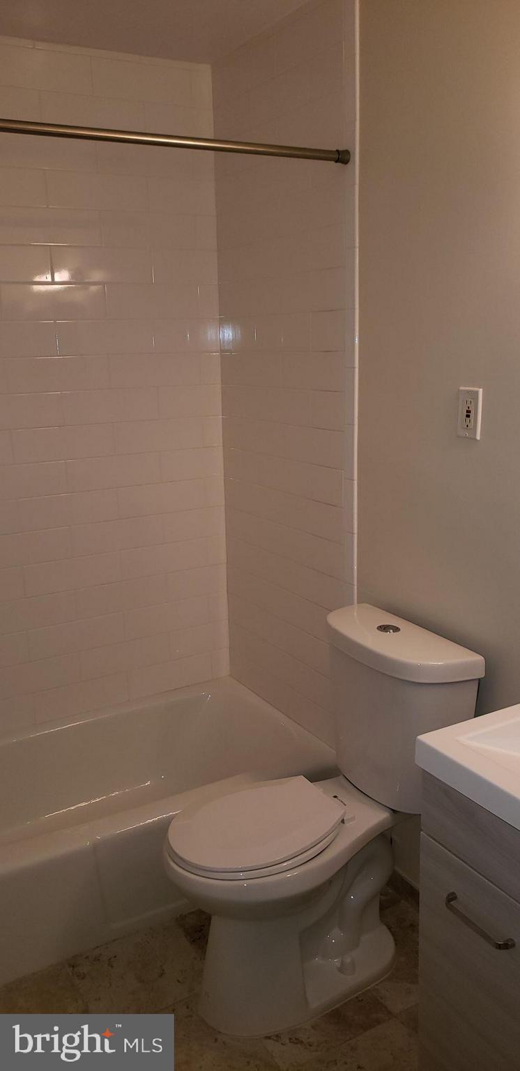 PARKSIDE CONDOMINIUMS - Residential Lease