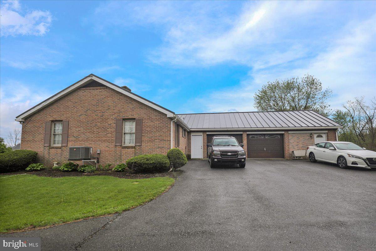 154 W MAPLE GROVE ROAD