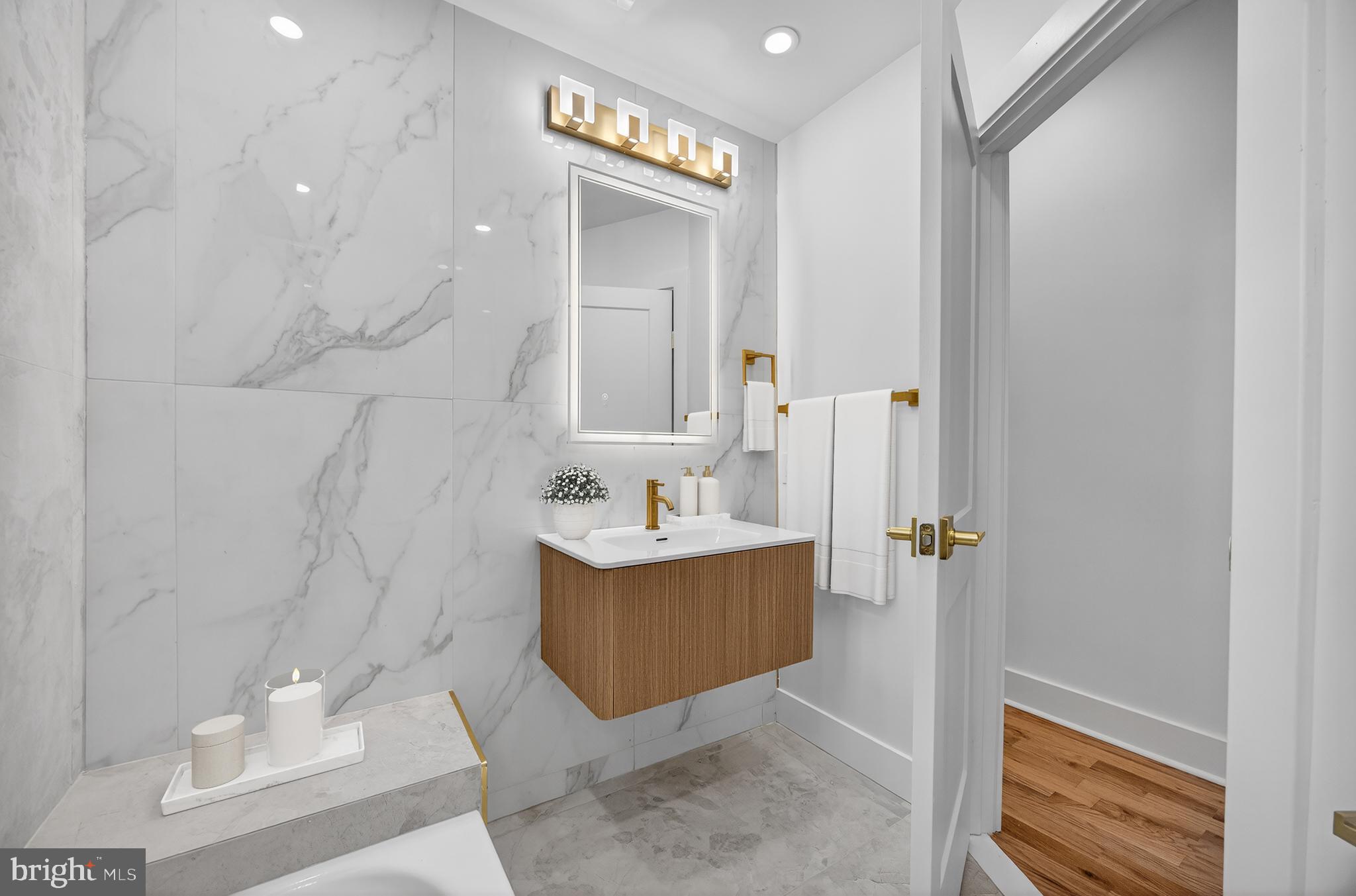 PORT RICHMOND - Residential