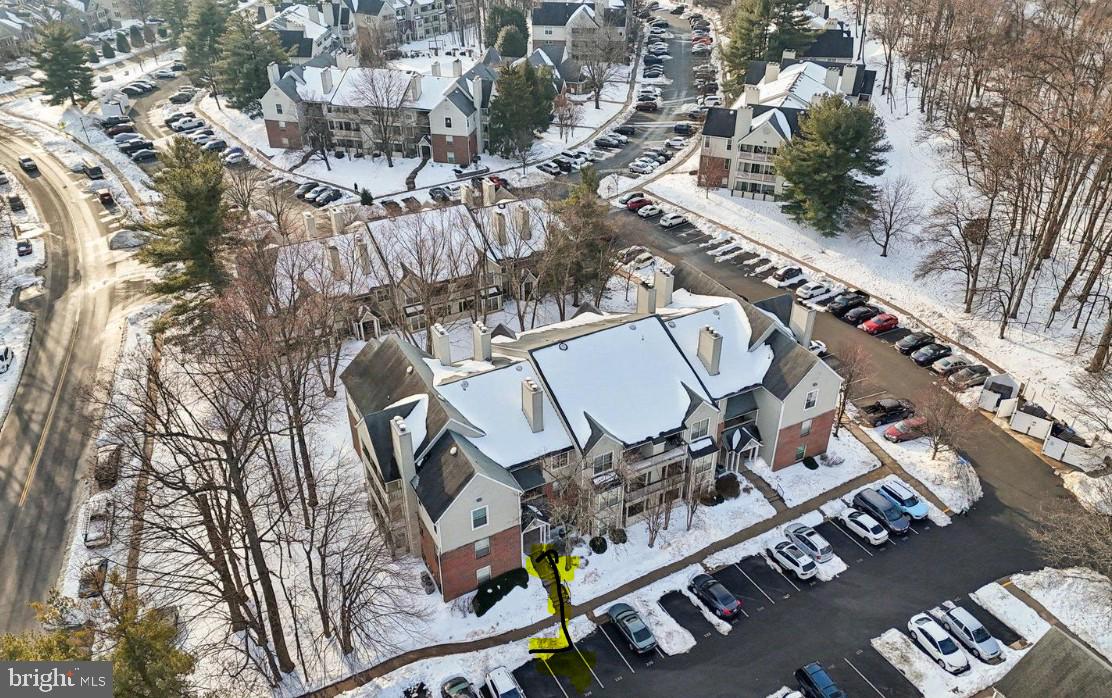 PENDERBROOK SQUARE CONDOMINIUMS - Residential