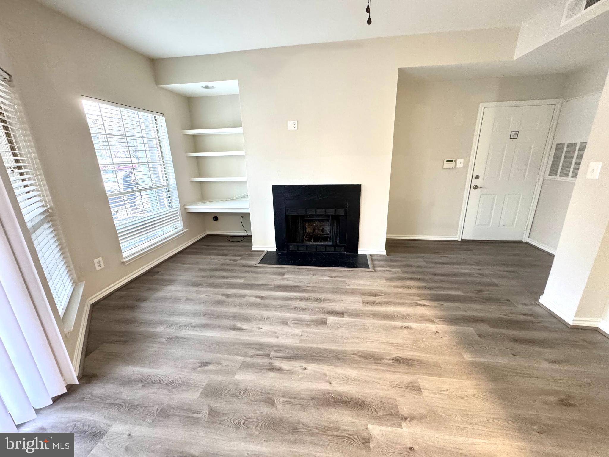 PENDERBROOK SQUARE CONDOMINIUMS - Residential