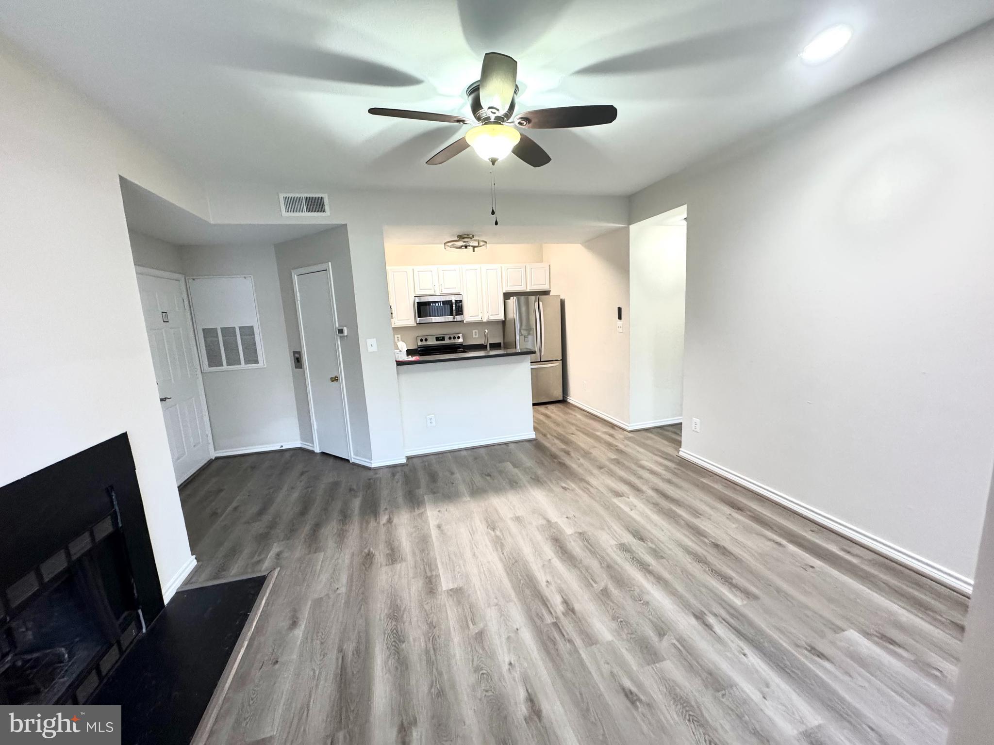 PENDERBROOK SQUARE CONDOMINIUMS - Residential