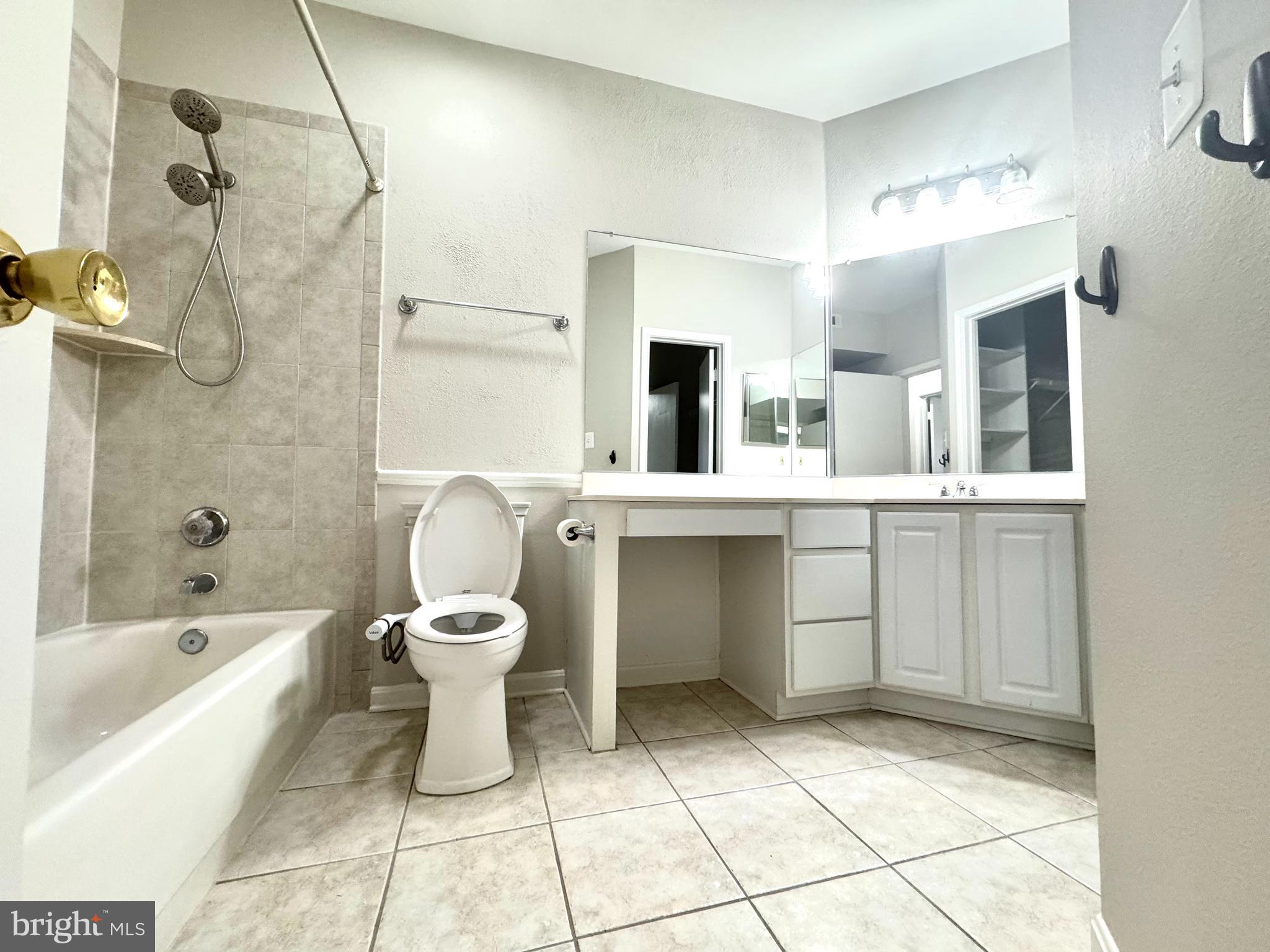 PENDERBROOK SQUARE CONDOMINIUMS - Residential